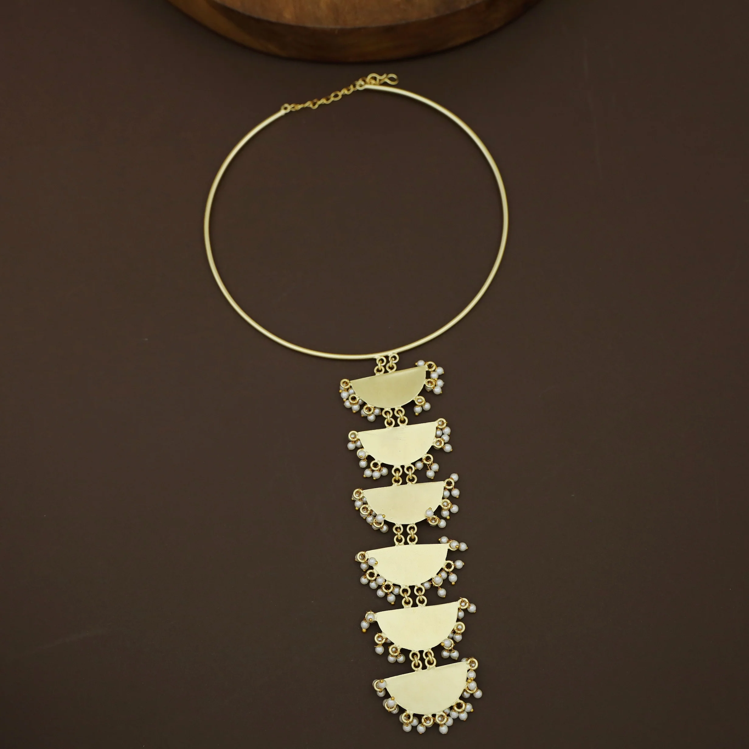 Golden Eva Hanging Half Circle Cluster Pearl Neck Cuff - Image 3