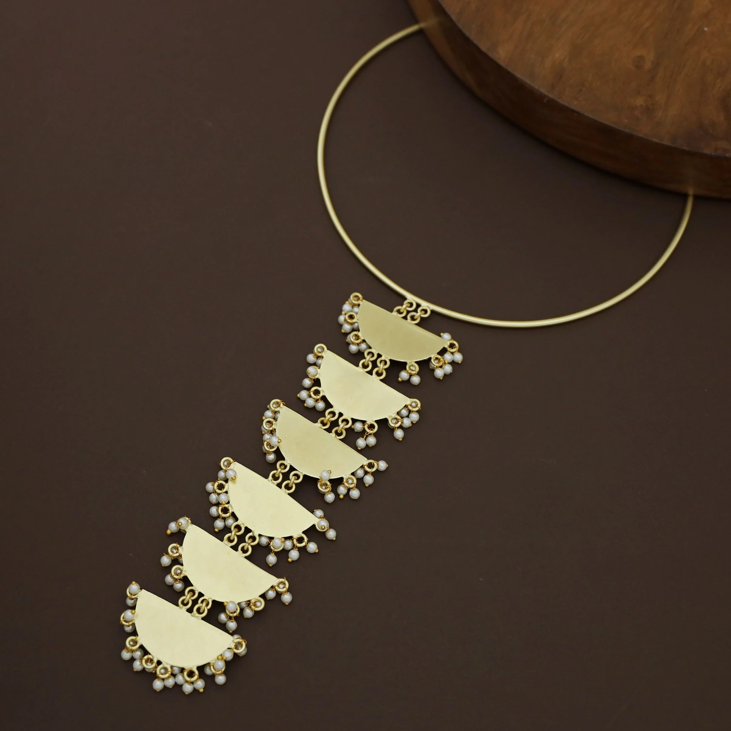 Golden Eva Hanging Half Circle Cluster Pearl Neck Cuff - Image 4