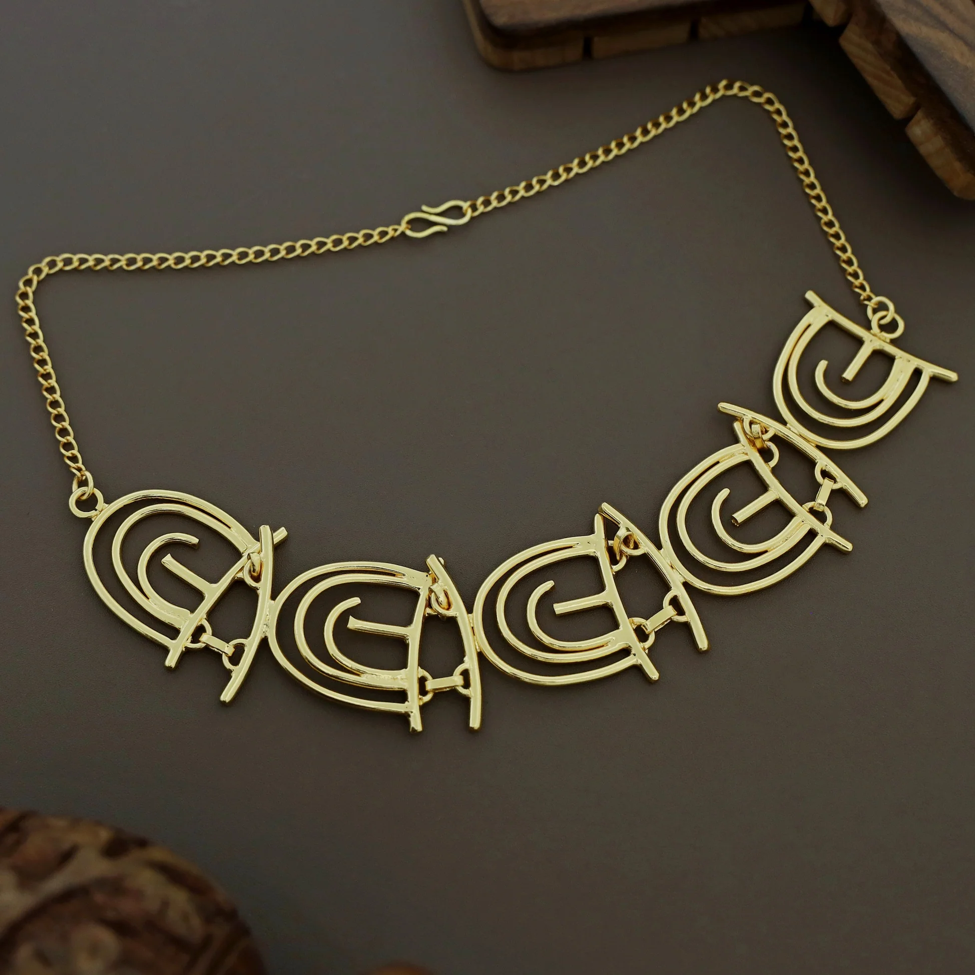 Giyanna Golden Arch Choker - Image 5