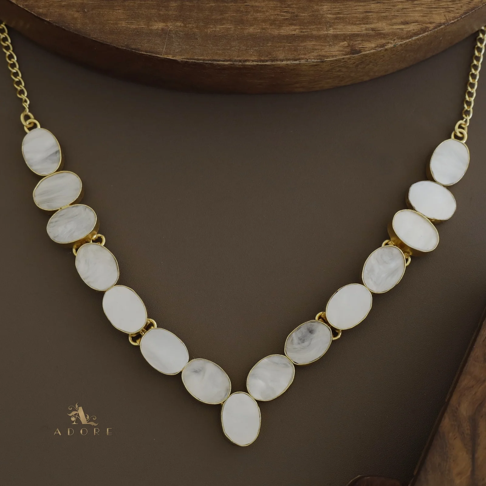 Glam MOP Neckpiece - Image 3