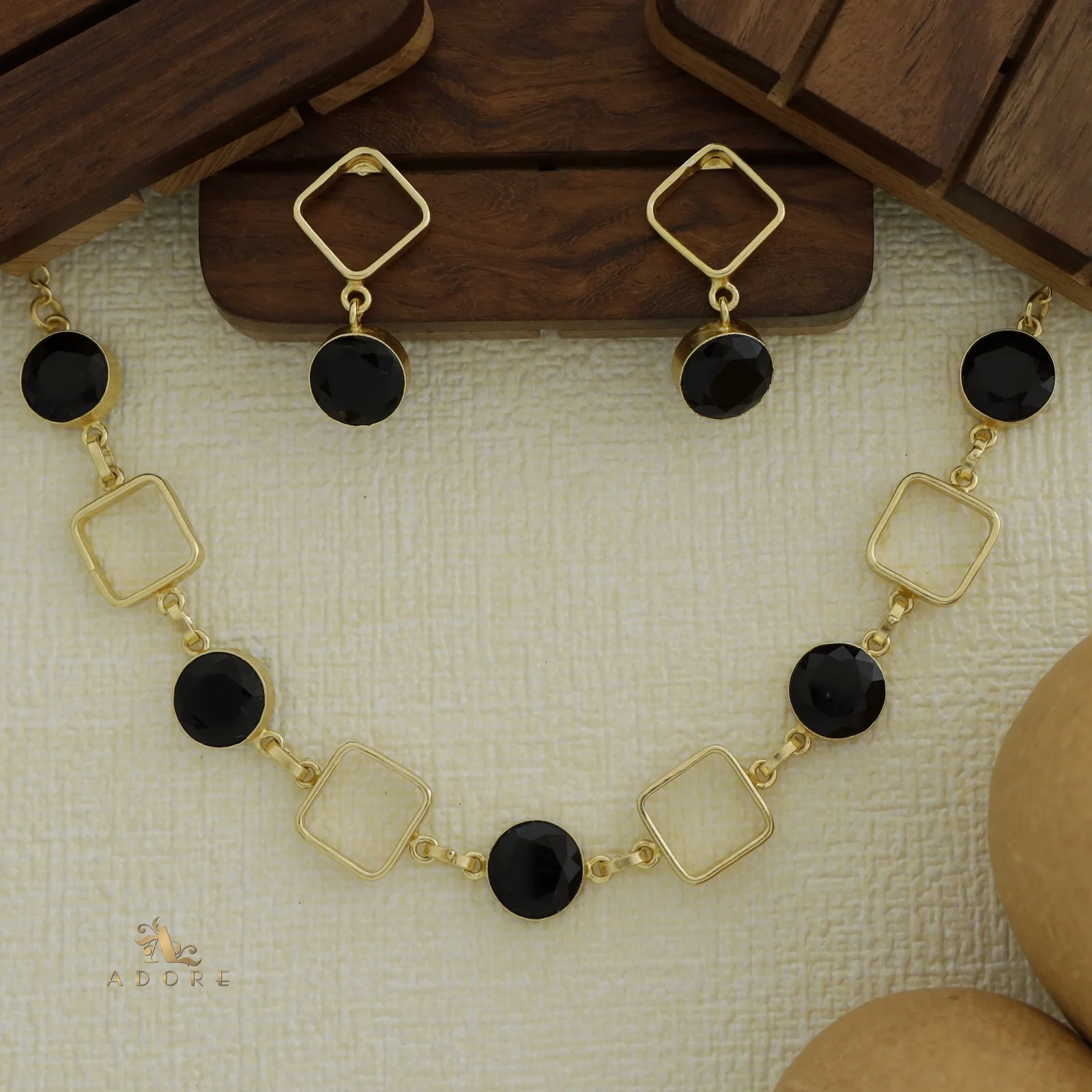 Glossy 4 Square Neckpiece With Earring - Image 13