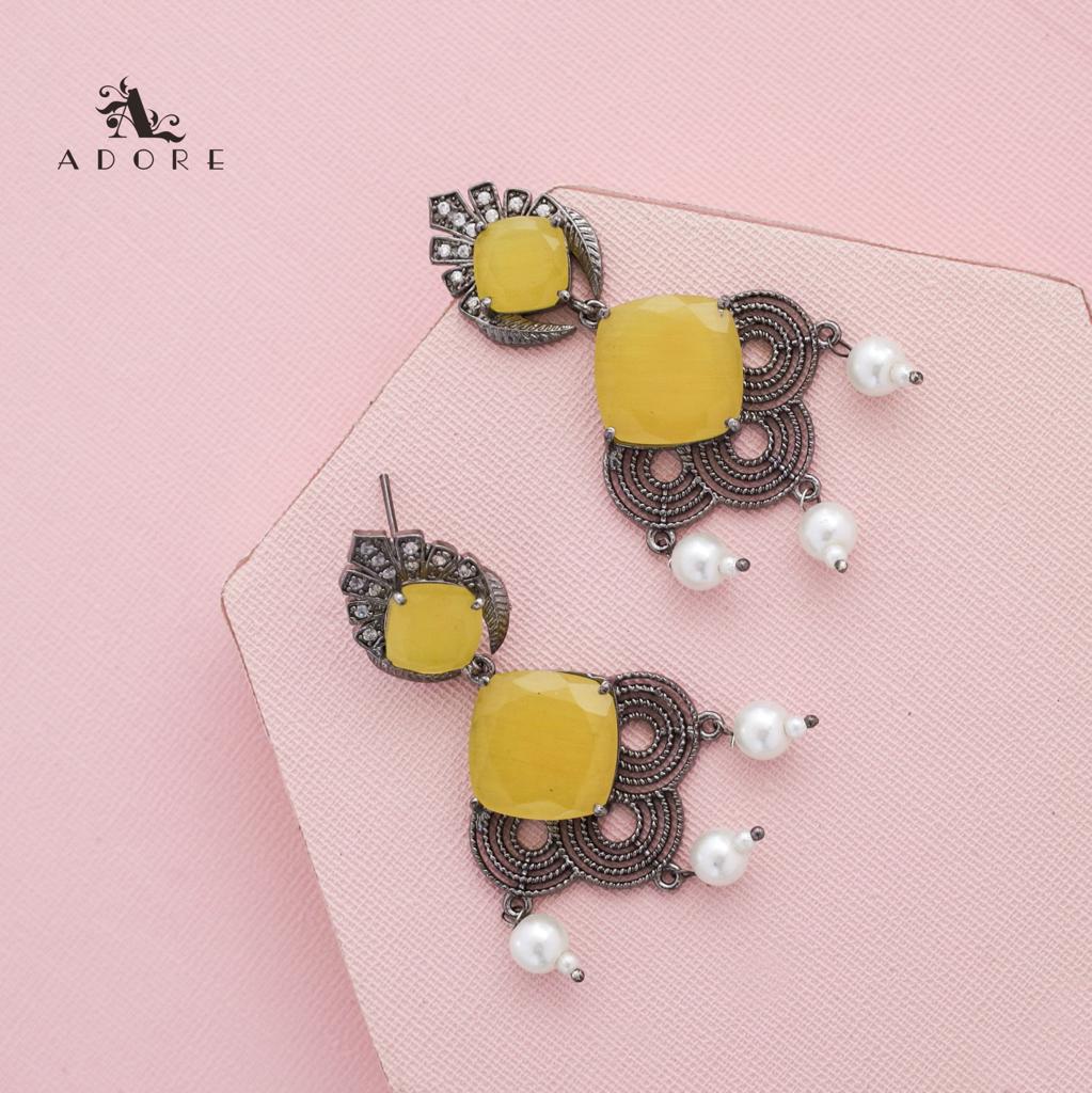 Glossy Alega Pearl Earring - Image 10