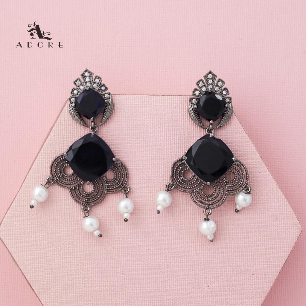Glossy Alega Pearl Earring - Image 11