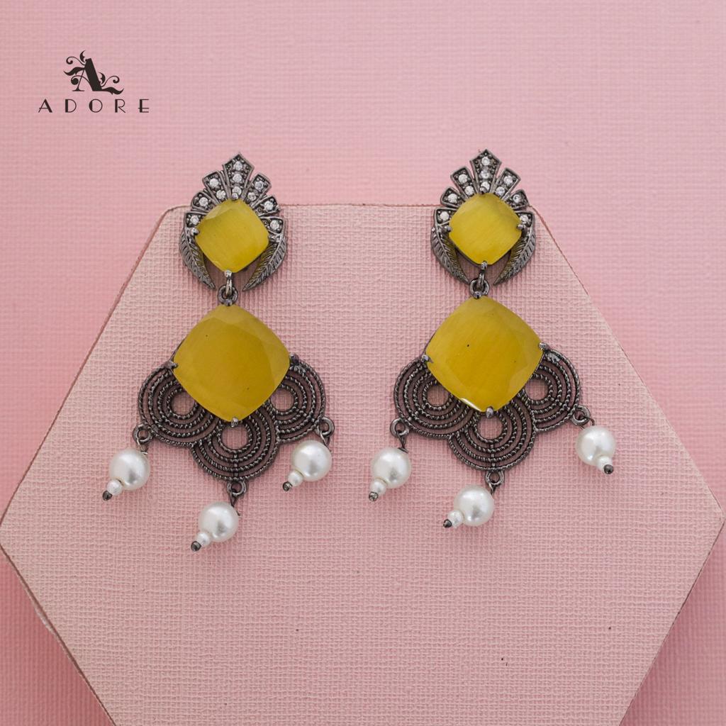 Glossy Alega Pearl Earring - Image 5