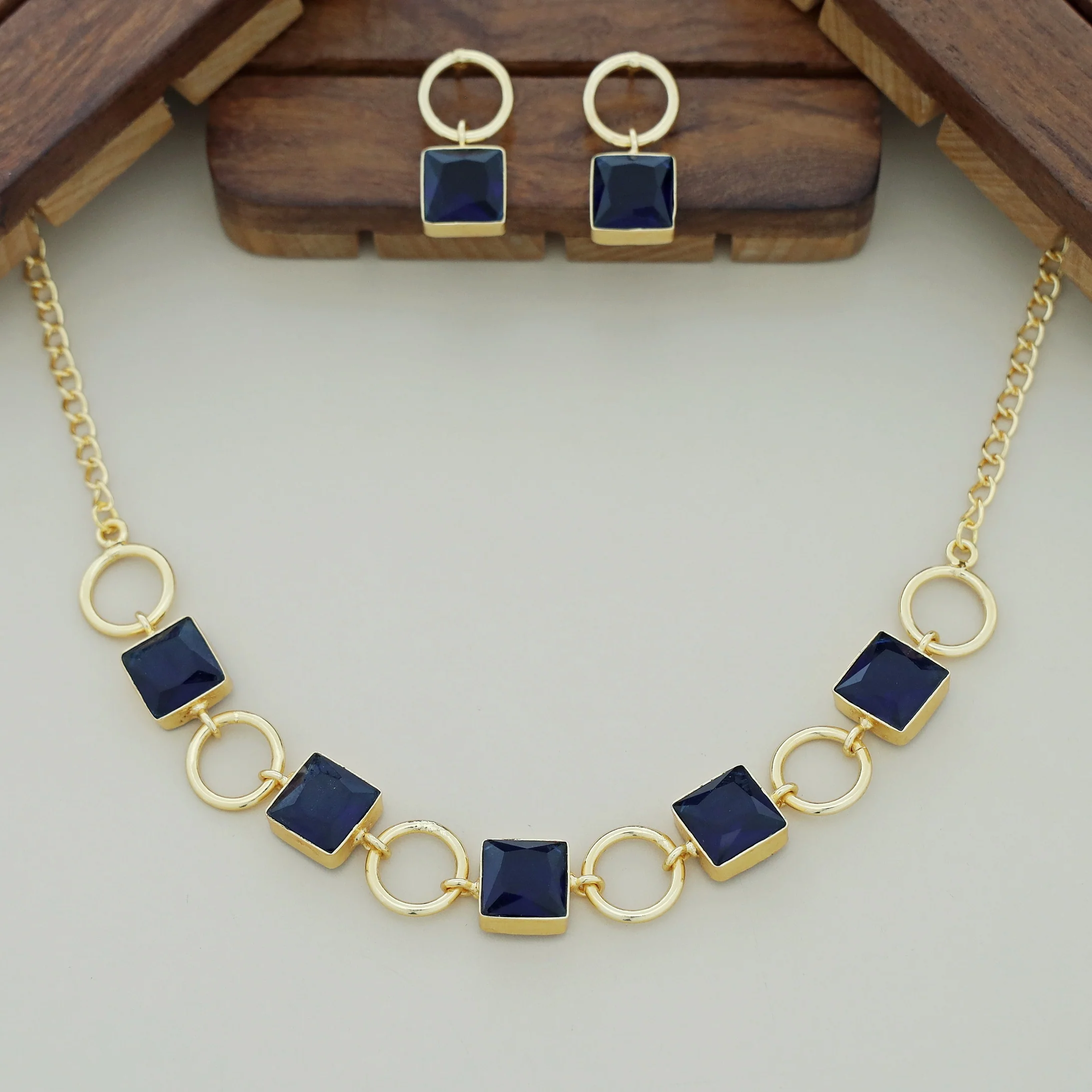 Glossy Anayra Golden Circle And Square Neckpiece With Earring - Image 12
