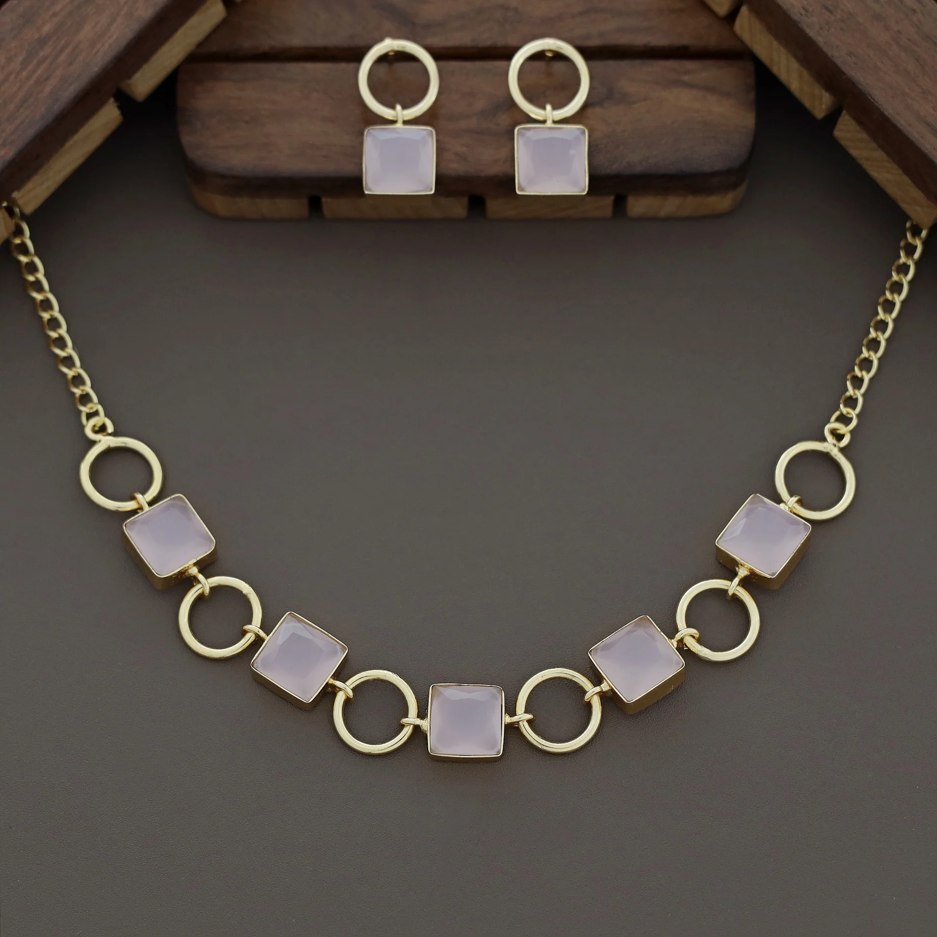 Glossy Anayra Golden Circle And Square Neckpiece With Earring - Image 3