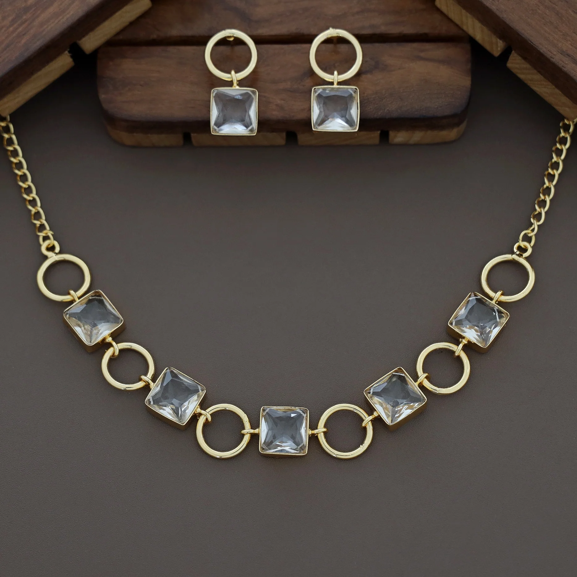 Glossy Anayra Golden Circle And Square Neckpiece With Earring - Image 4