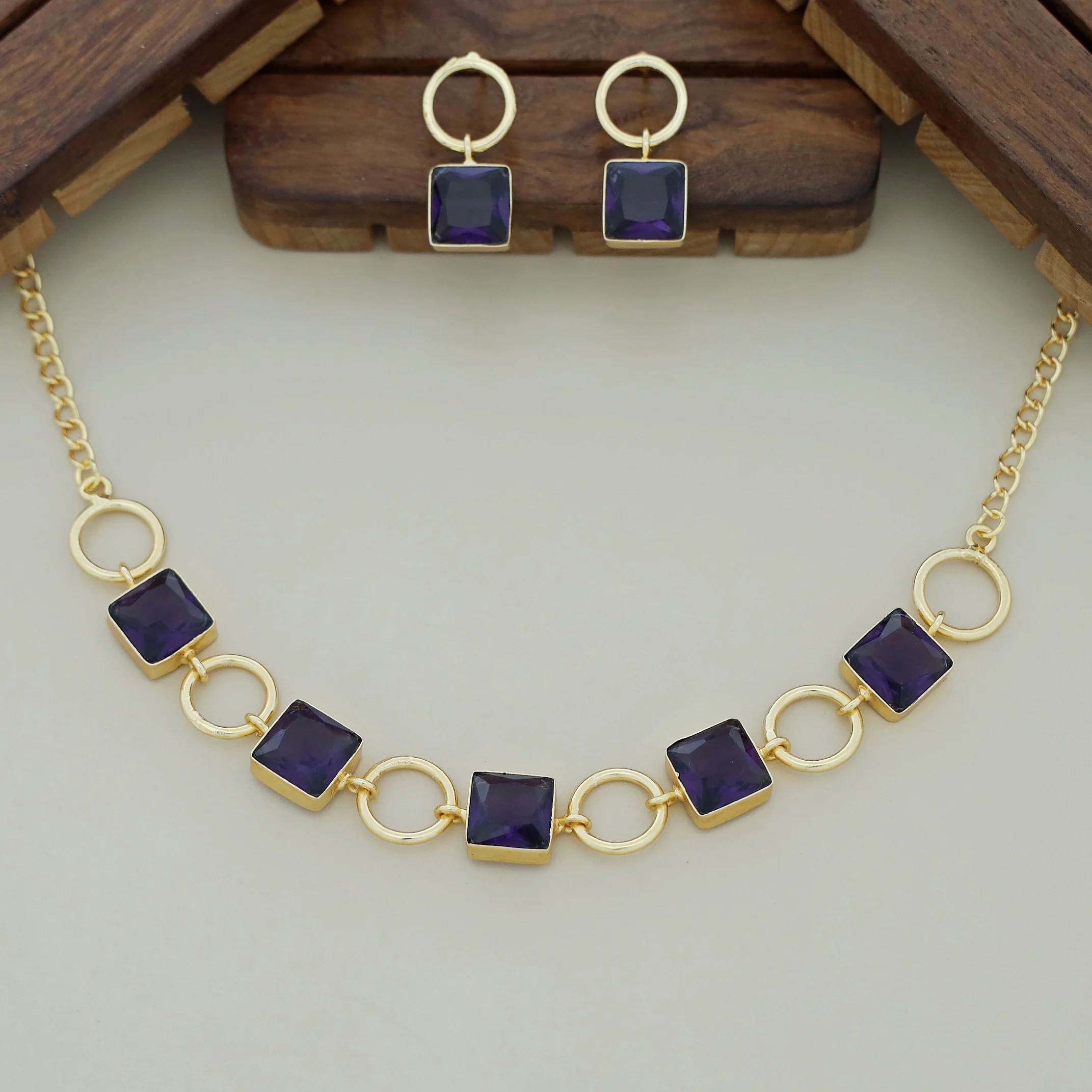 Glossy Anayra Golden Circle And Square Neckpiece With Earring - Image 5