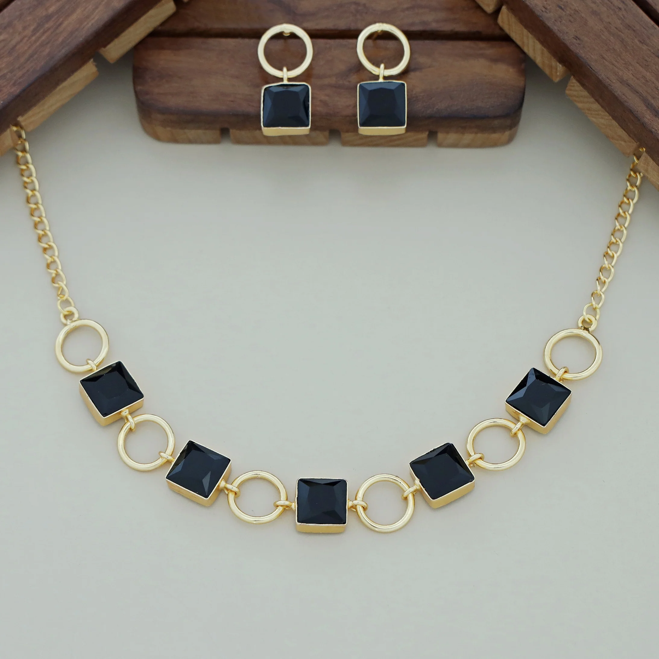 Glossy Anayra Golden Circle And Square Neckpiece With Earring - Image 6