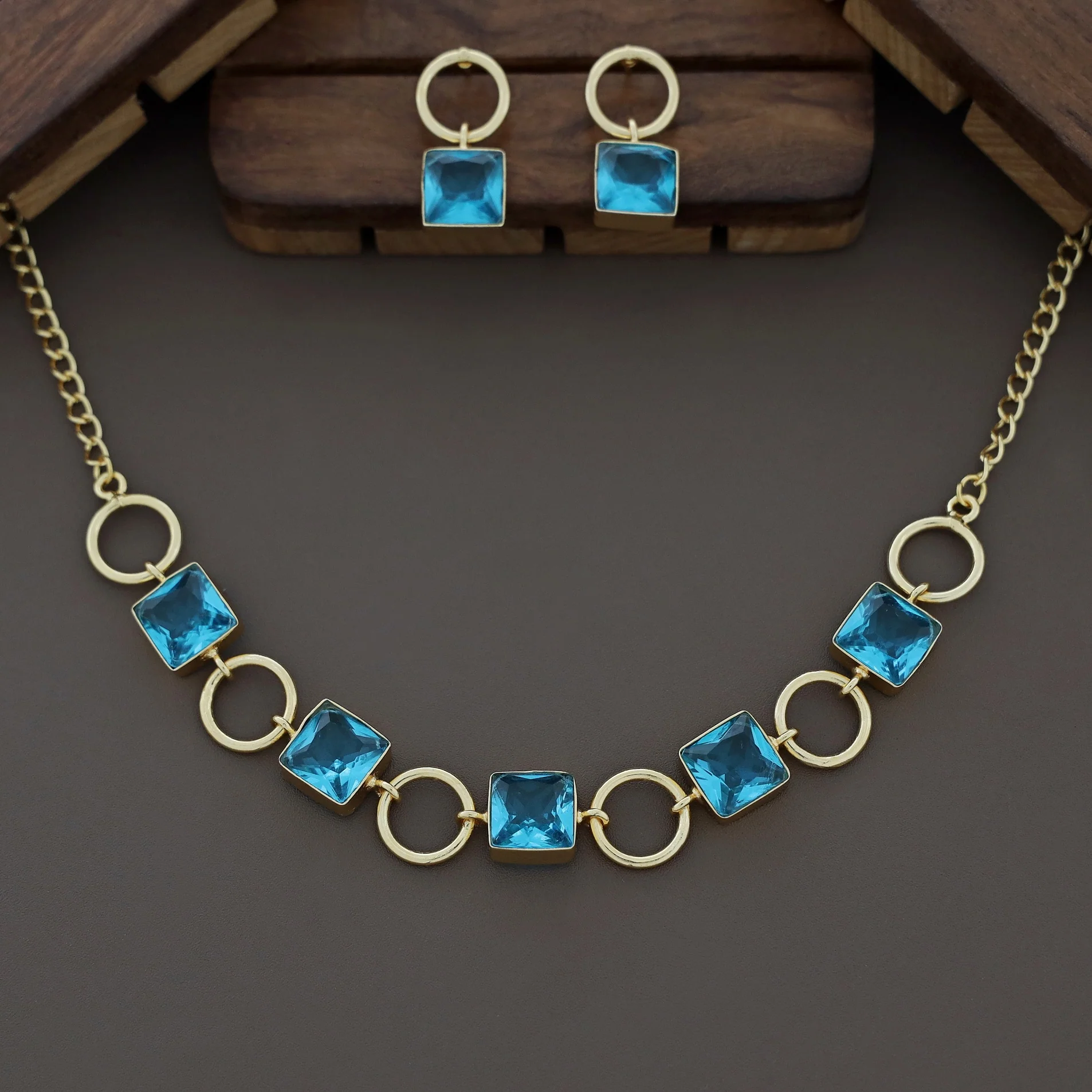 Glossy Anayra Golden Circle And Square Neckpiece With Earring - Image 7
