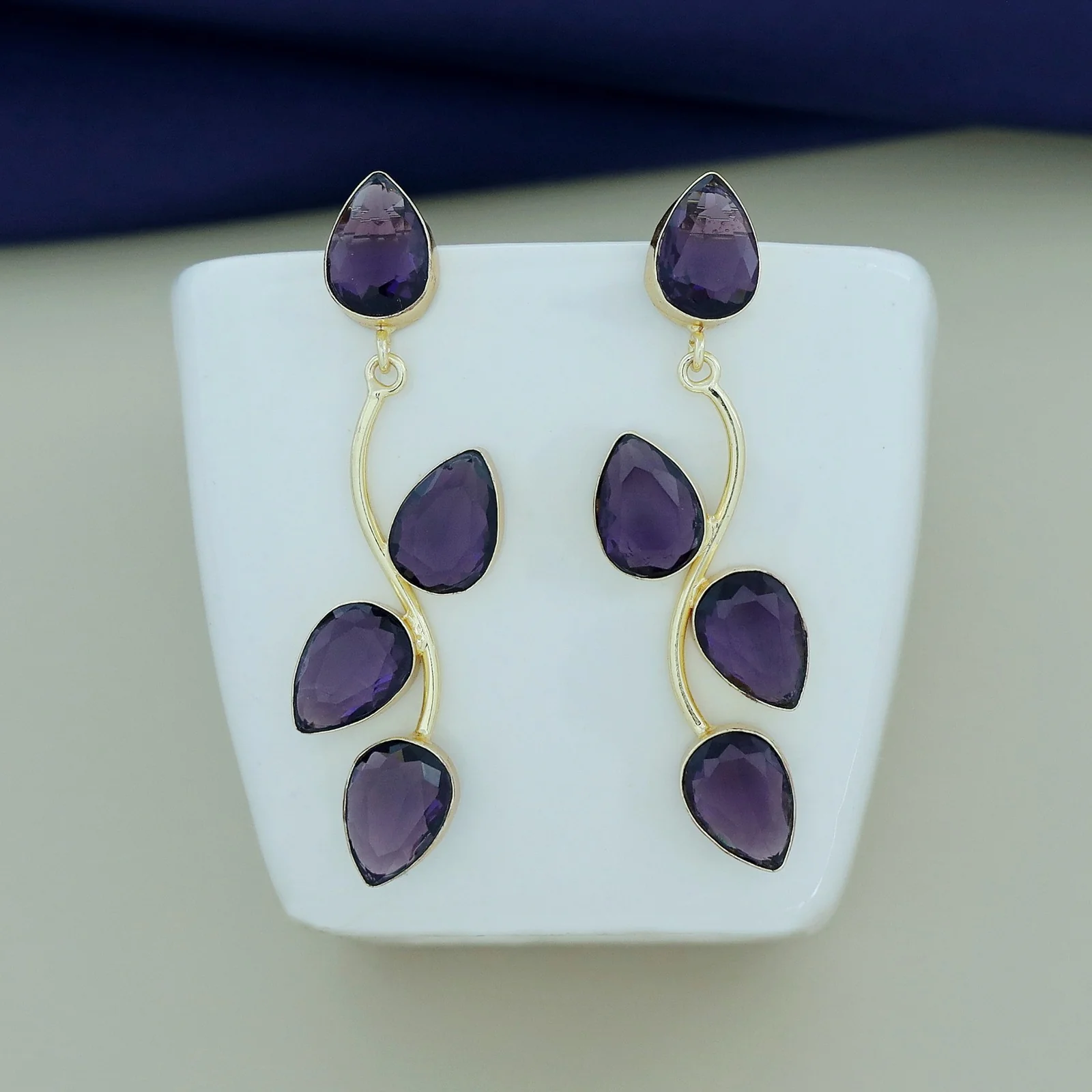 Glossy Curly Leaves Earring - Image 10
