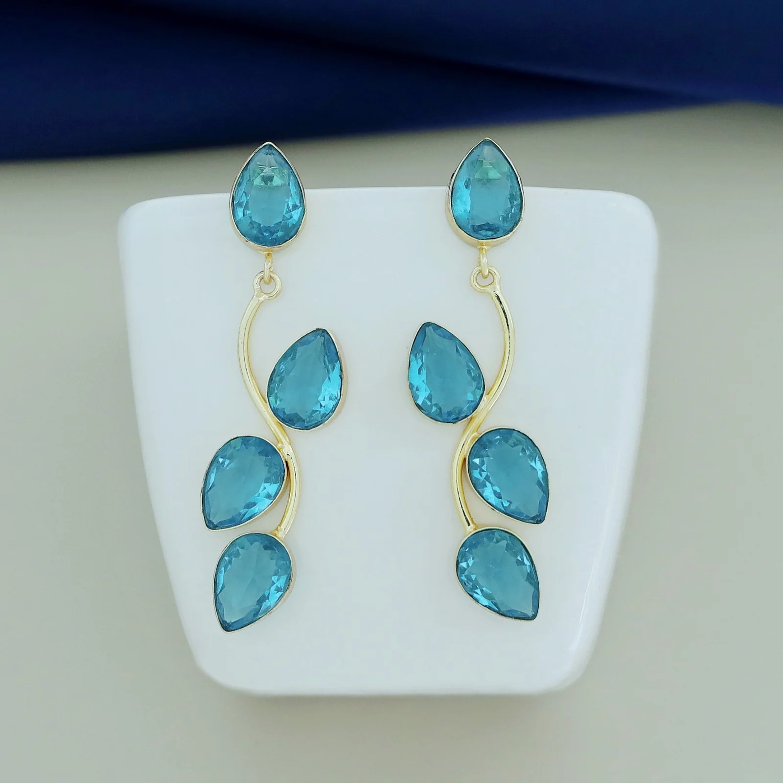 Glossy Curly Leaves Earring - Image 11