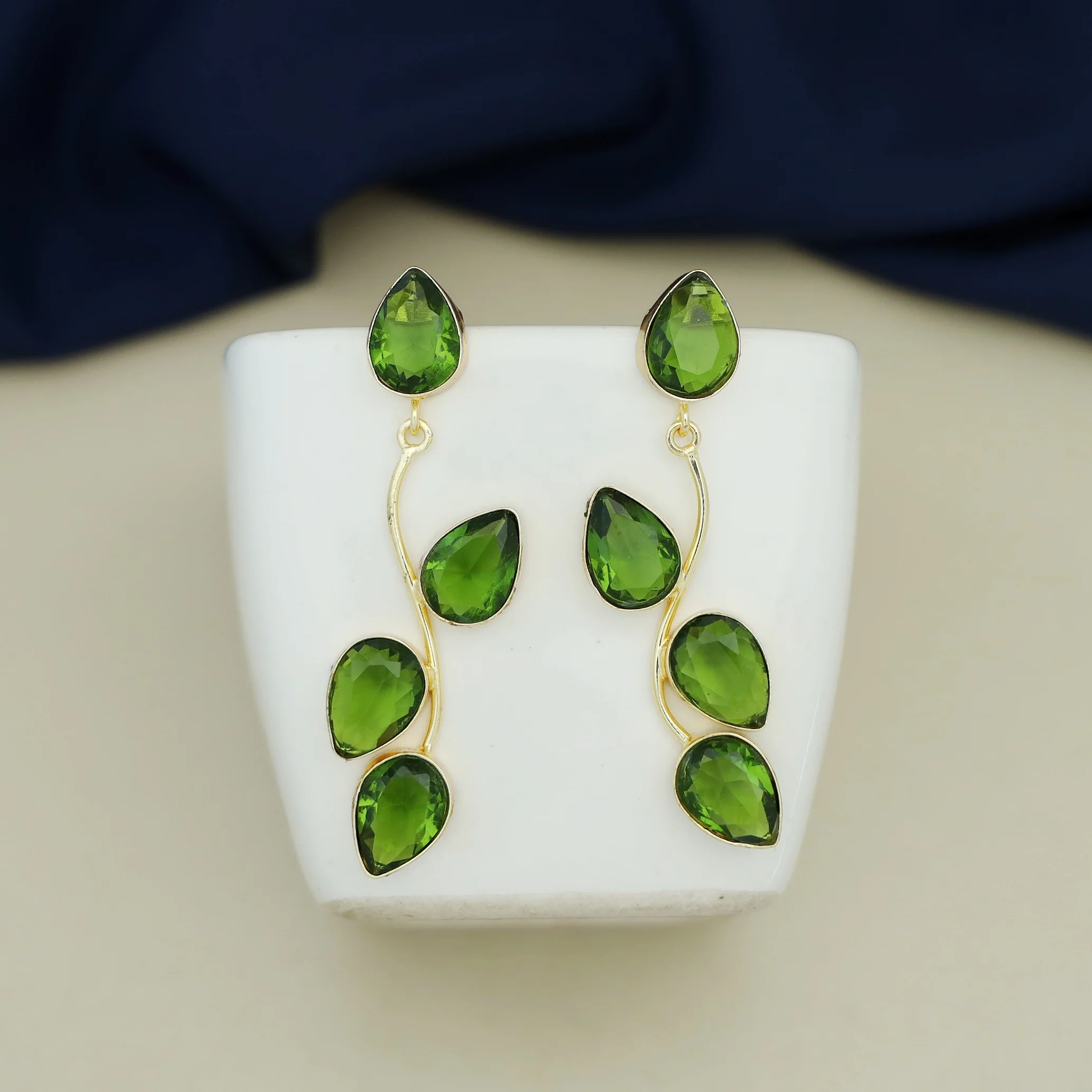 Glossy Curly Leaves Earring - Image 13