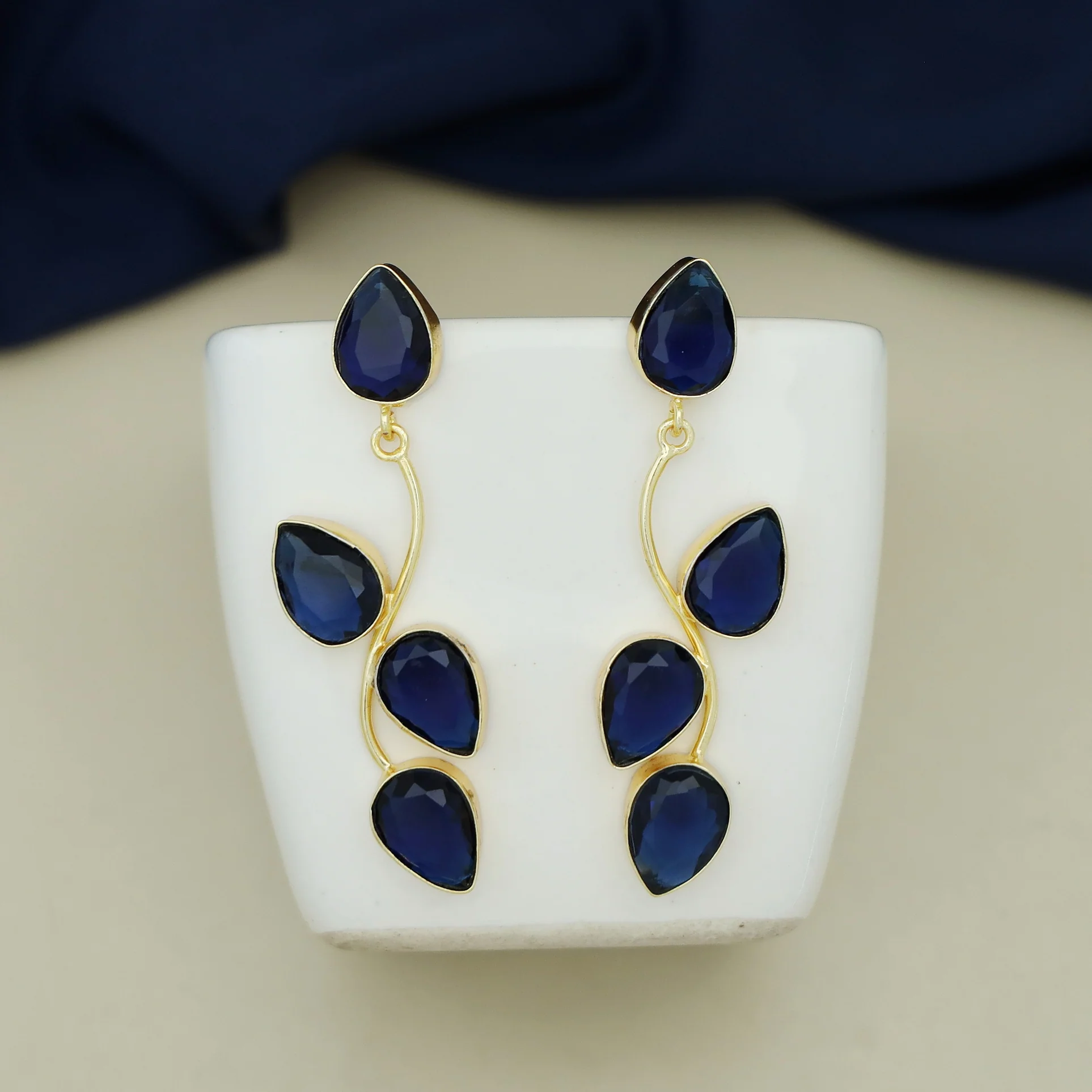 Glossy Curly Leaves Earring - Image 14
