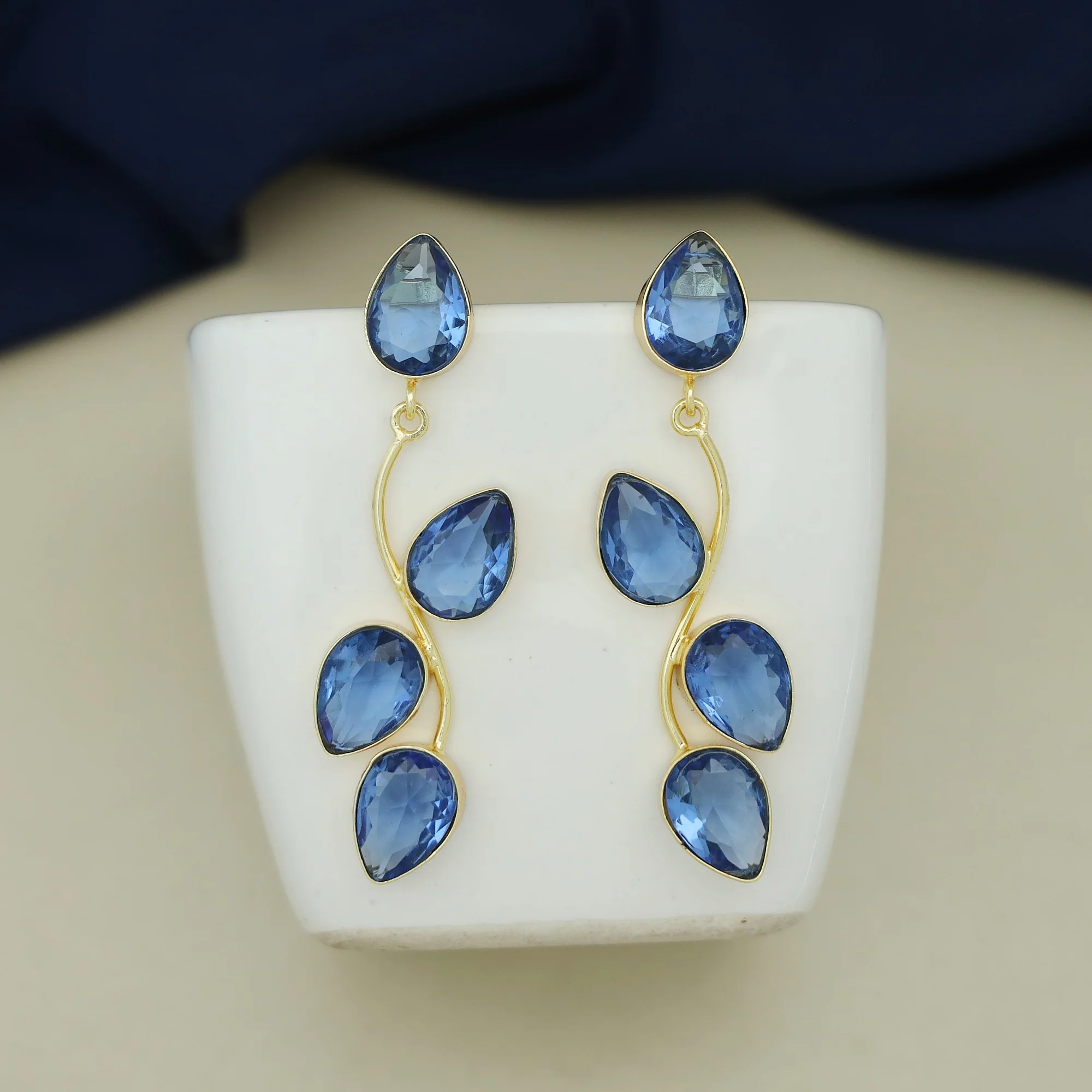 Glossy Curly Leaves Earring - Image 15
