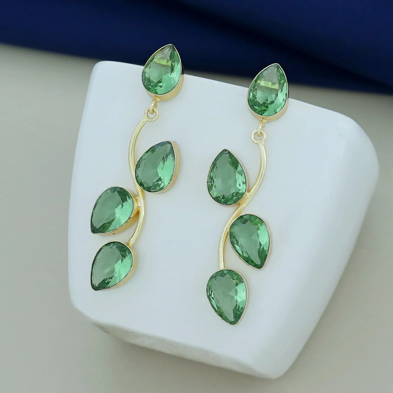 Glossy Curly Leaves Earring - Image 17