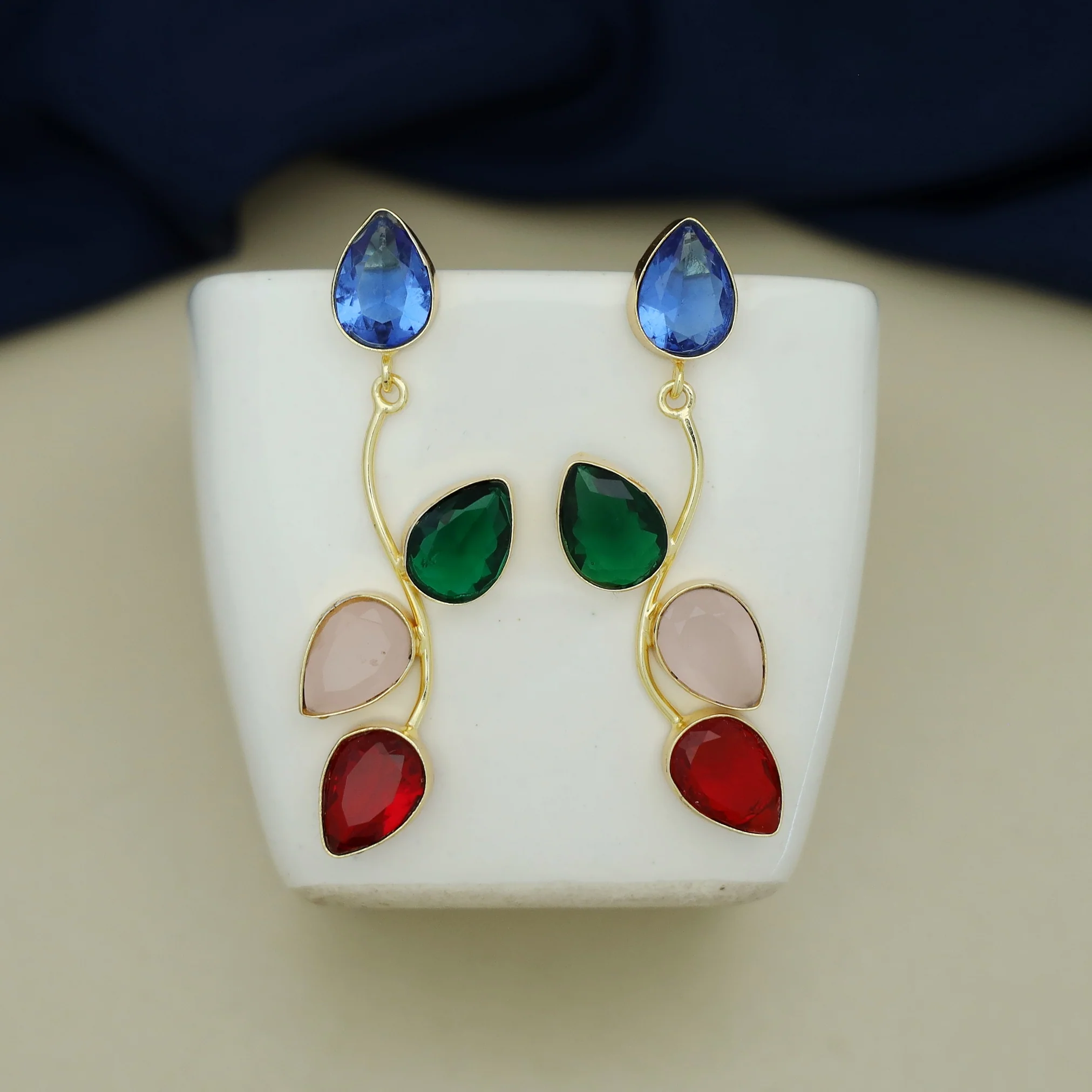 Glossy Curly Leaves Earring - Image 2