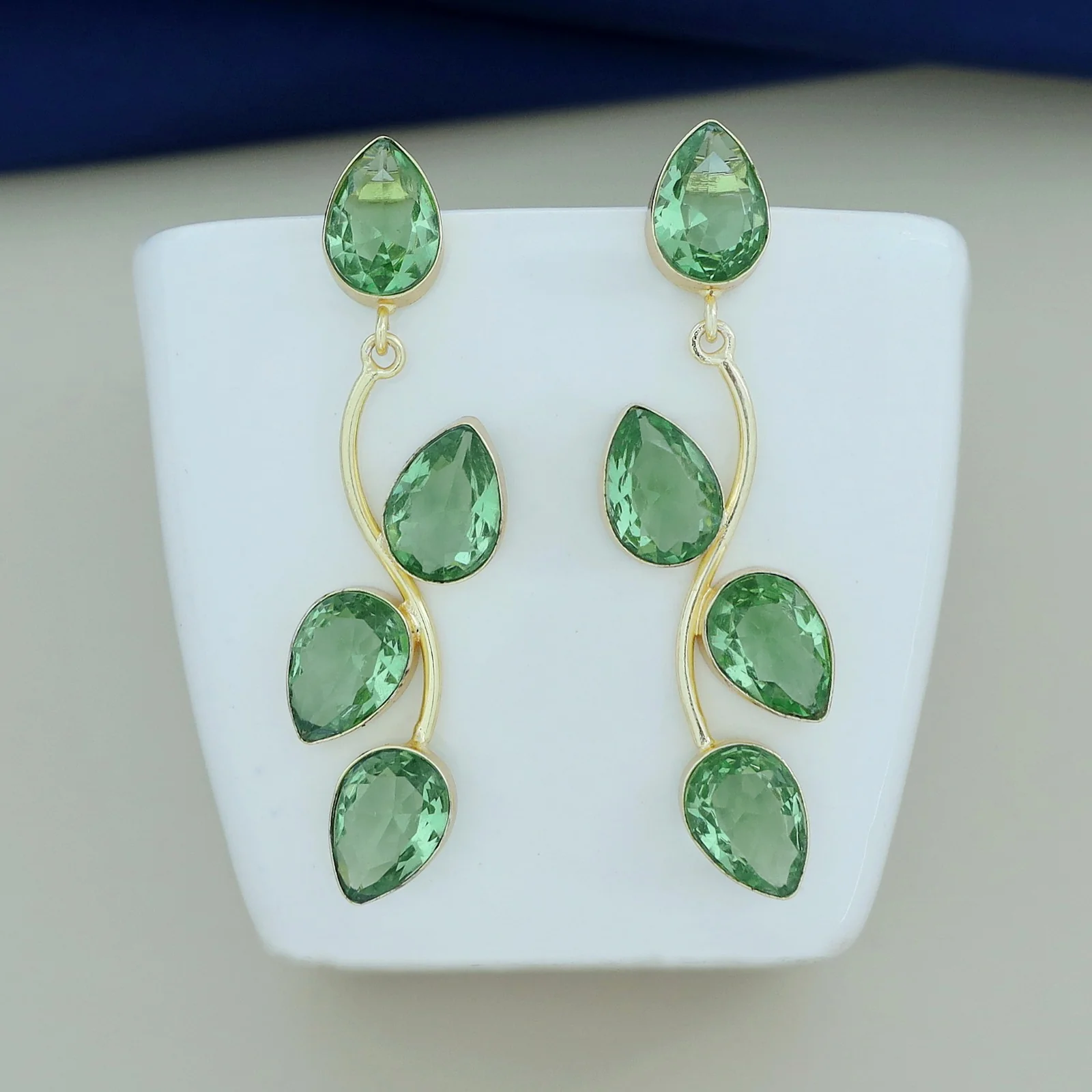 Glossy Curly Leaves Earring - Image 3