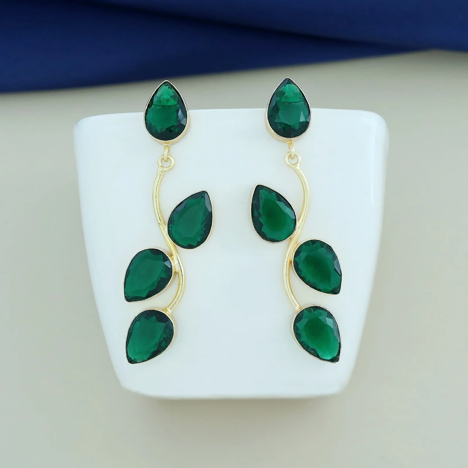Glossy Curly Leaves Earring - Image 7