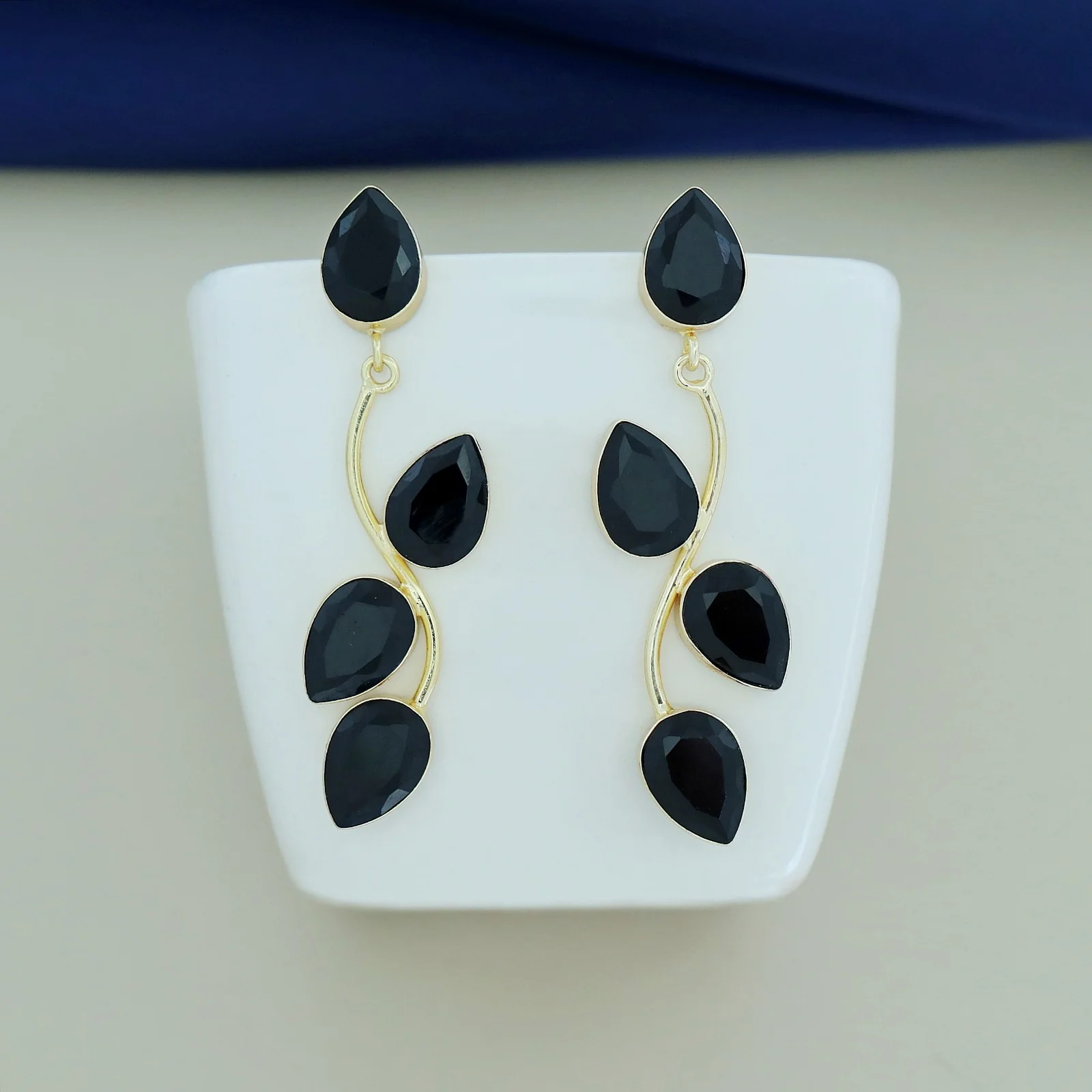 Glossy Curly Leaves Earring - Image 9