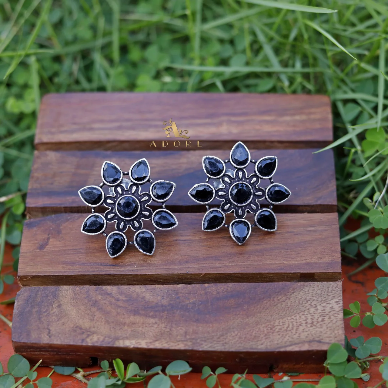 Glossy Dezy Earring - Image 3