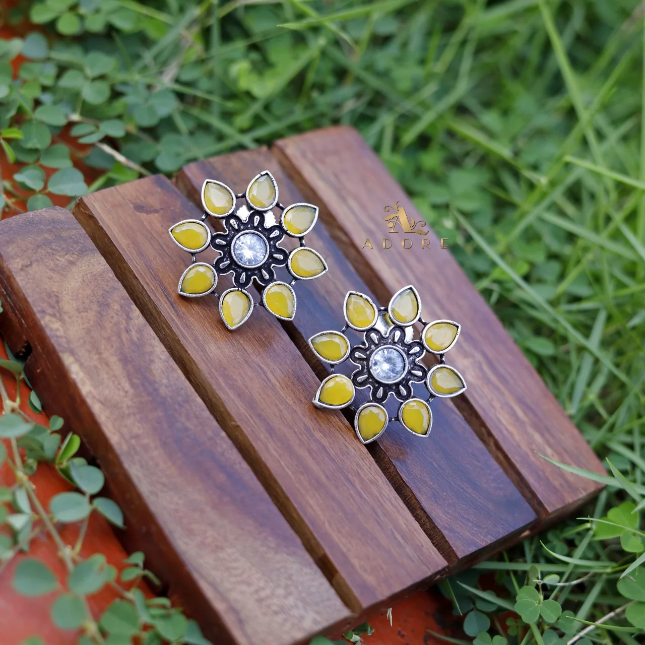 Glossy Dezy Earring - Image 4