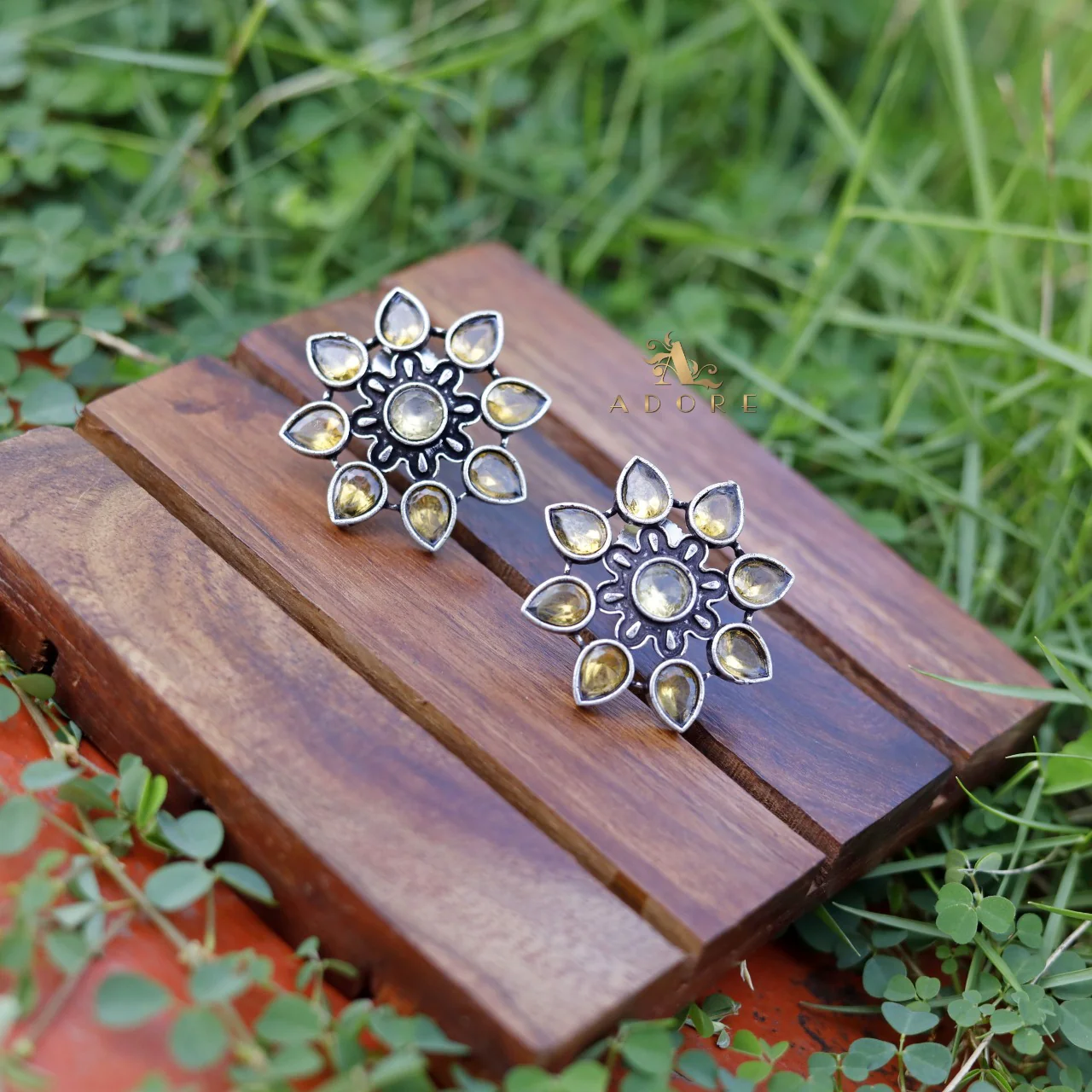 Glossy Dezy Earring - Image 9