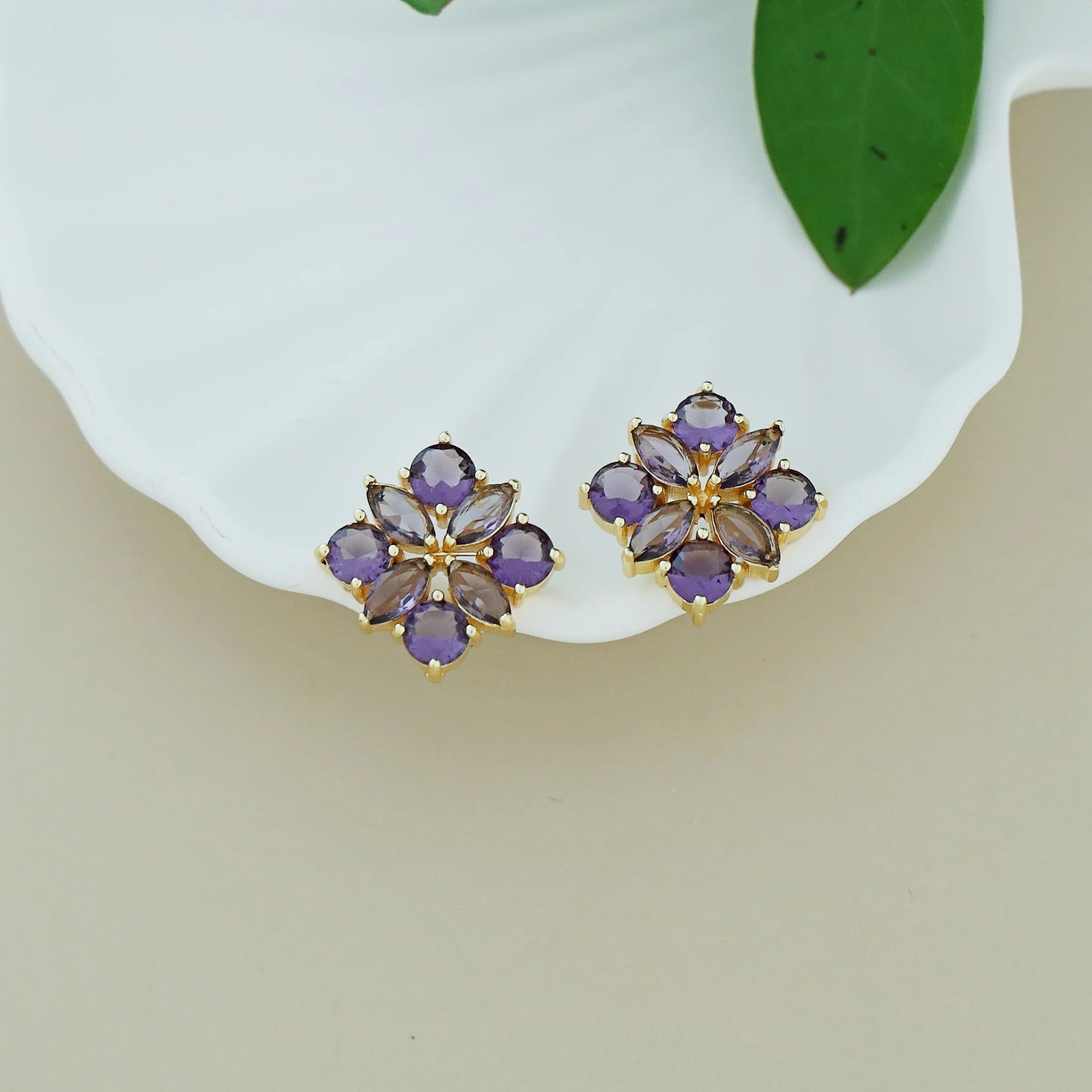 Glossy Floral Radiant Earring - Image 10