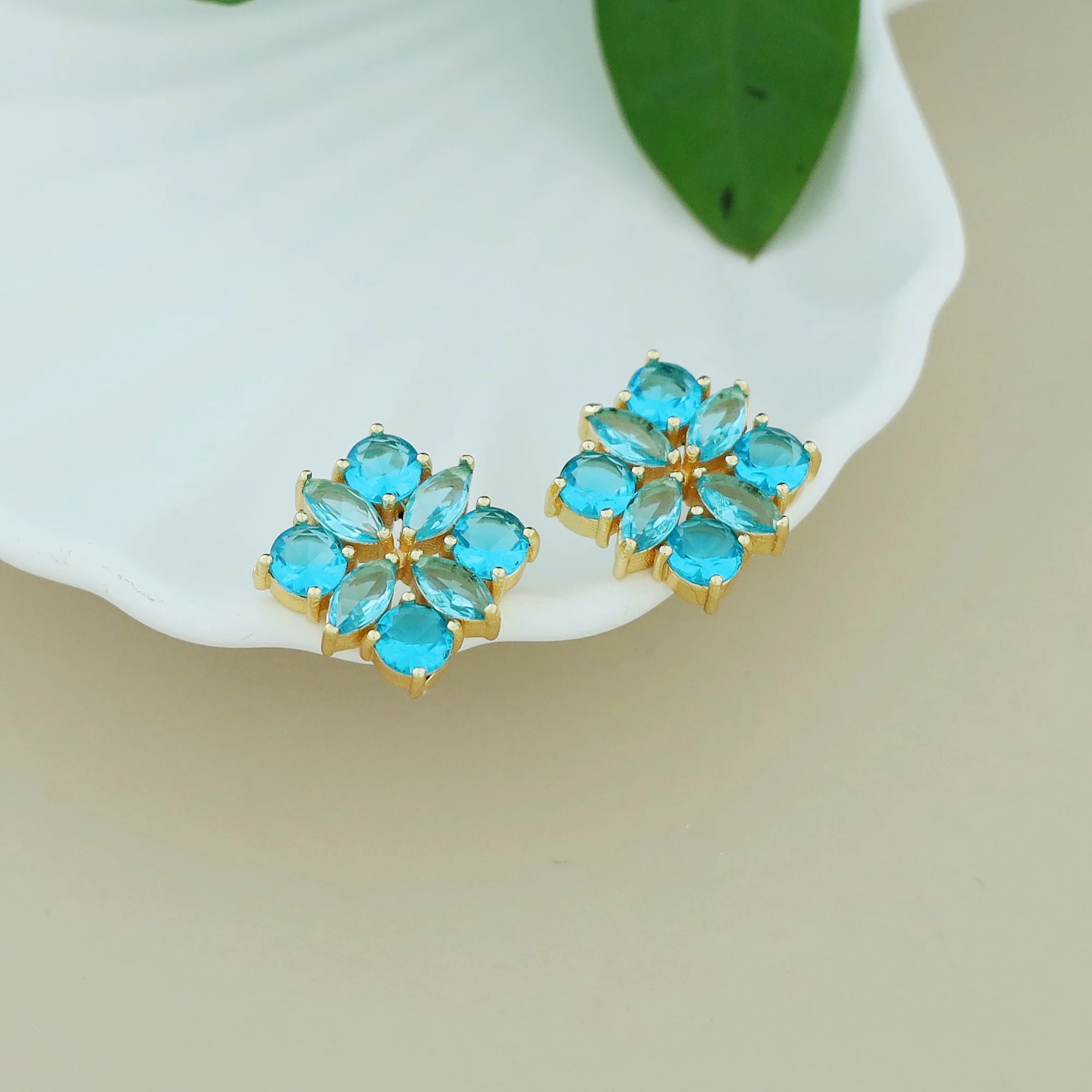 Glossy Floral Radiant Earring - Image 11