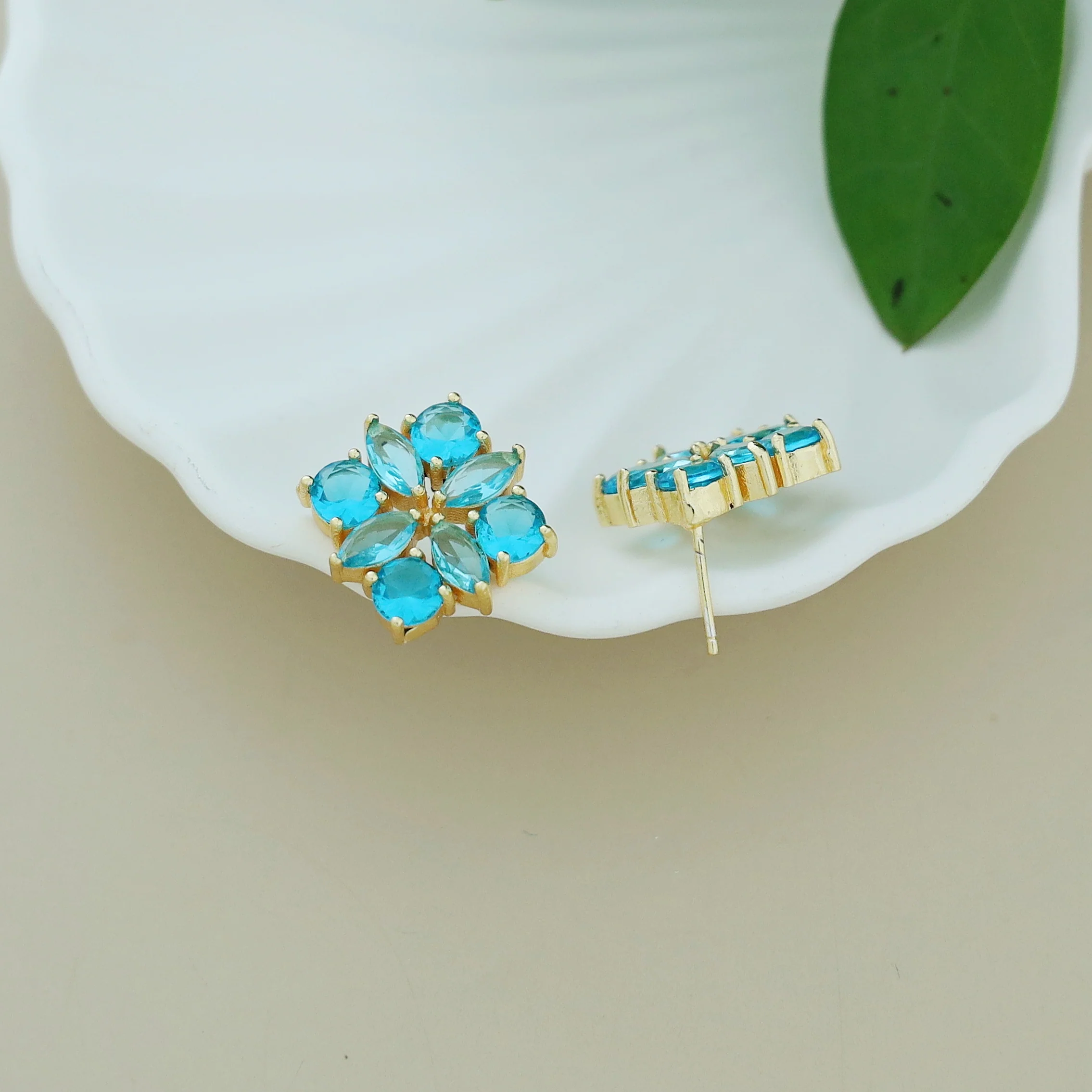 Glossy Floral Radiant Earring - Image 12