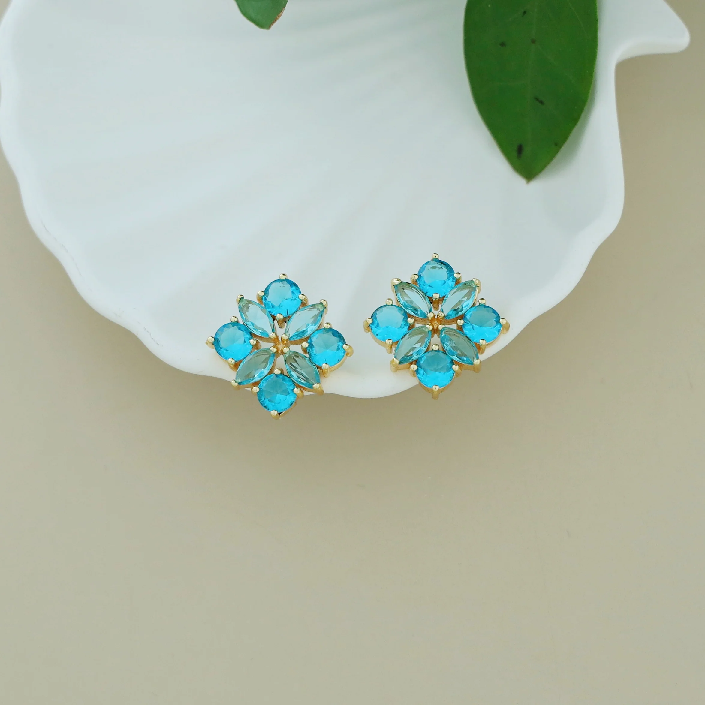 Glossy Floral Radiant Earring - Image 3