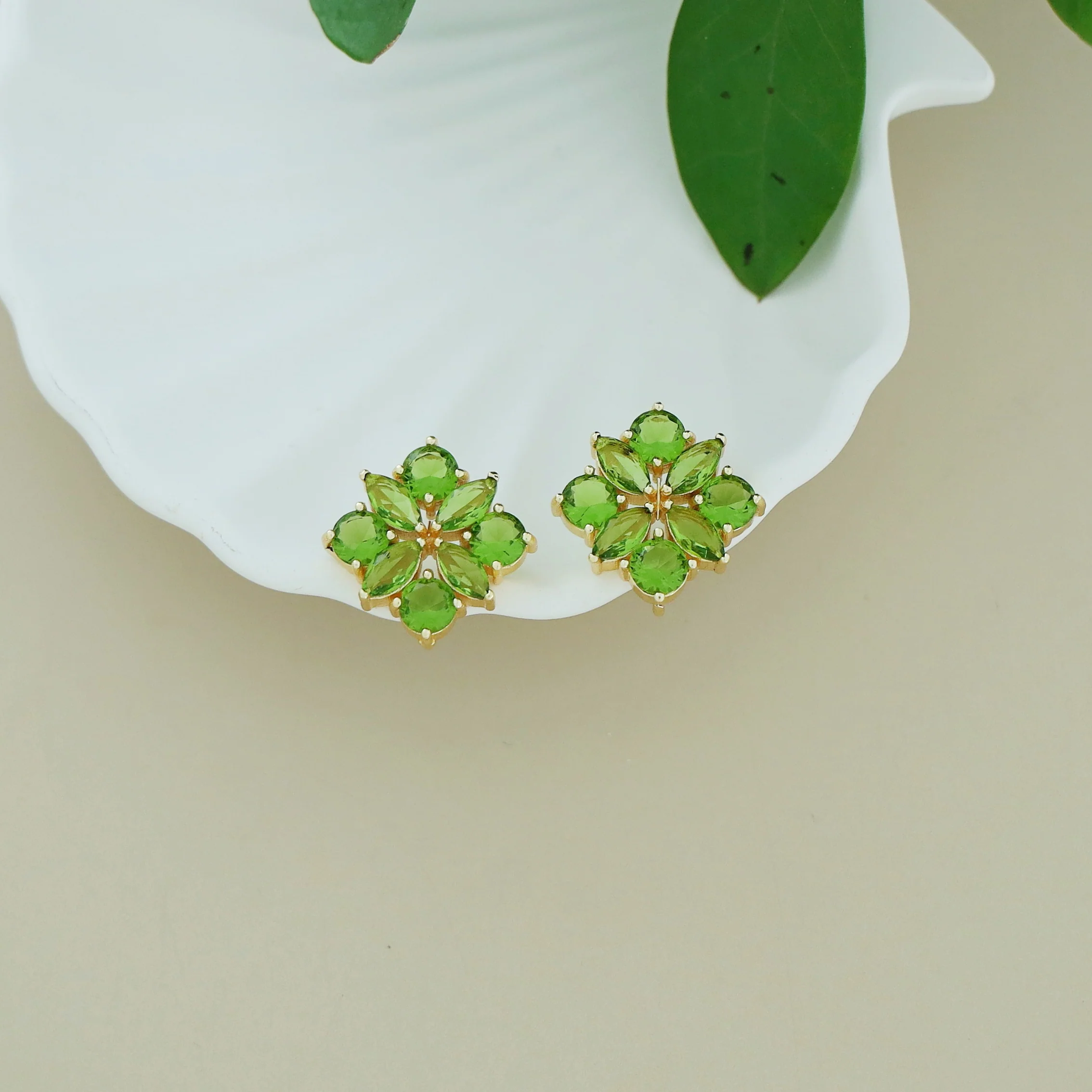 Glossy Floral Radiant Earring - Image 4