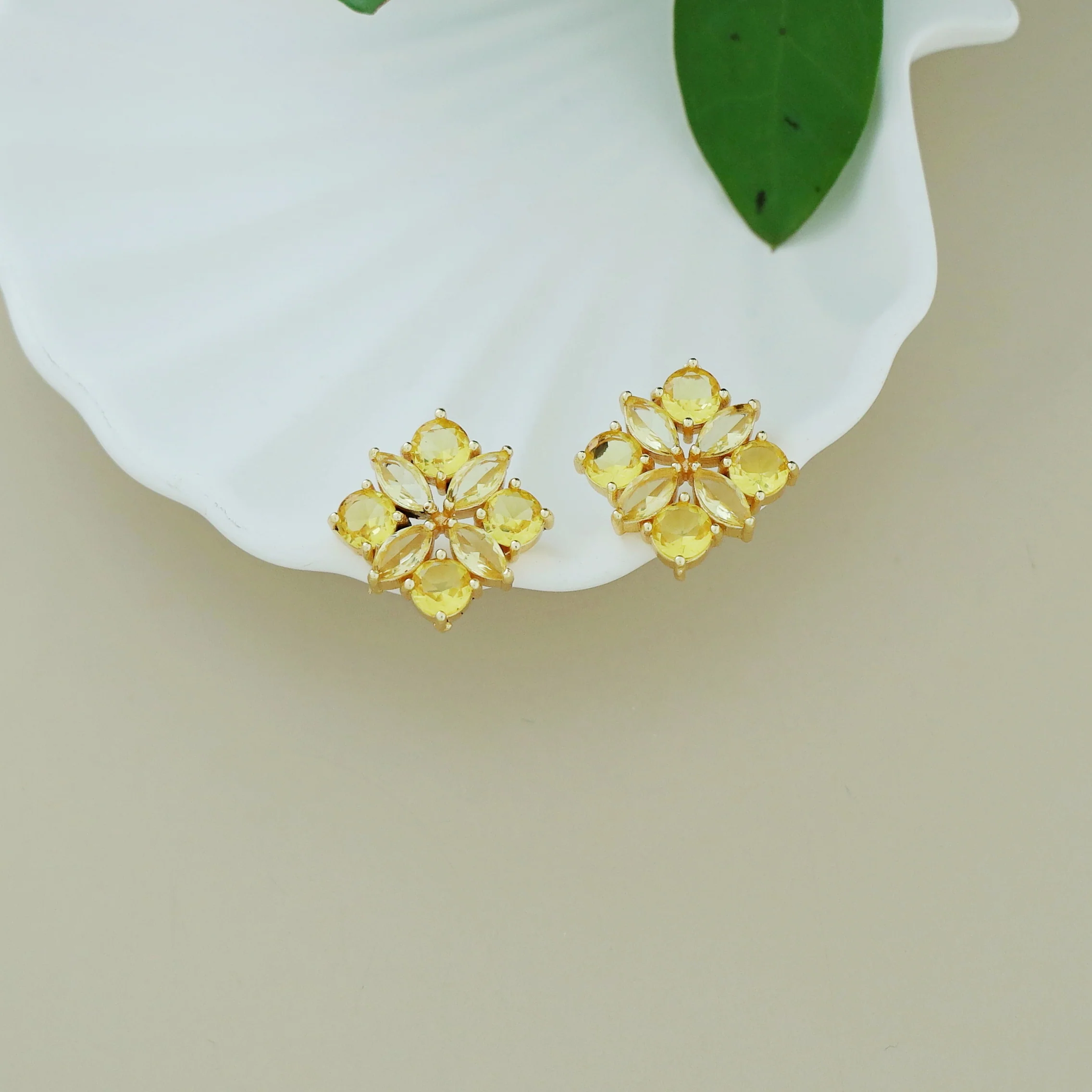 Glossy Floral Radiant Earring - Image 5