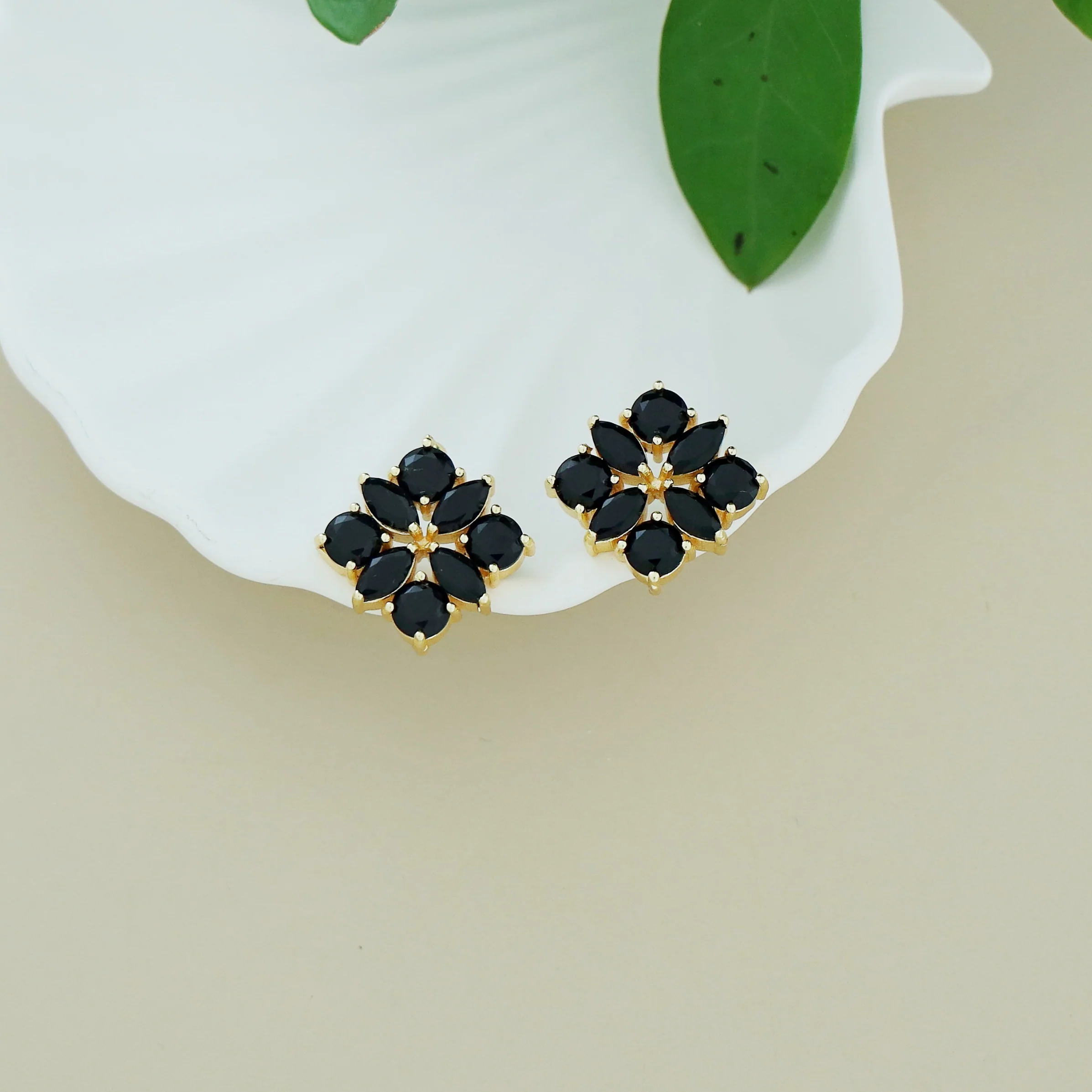 Glossy Floral Radiant Earring - Image 7