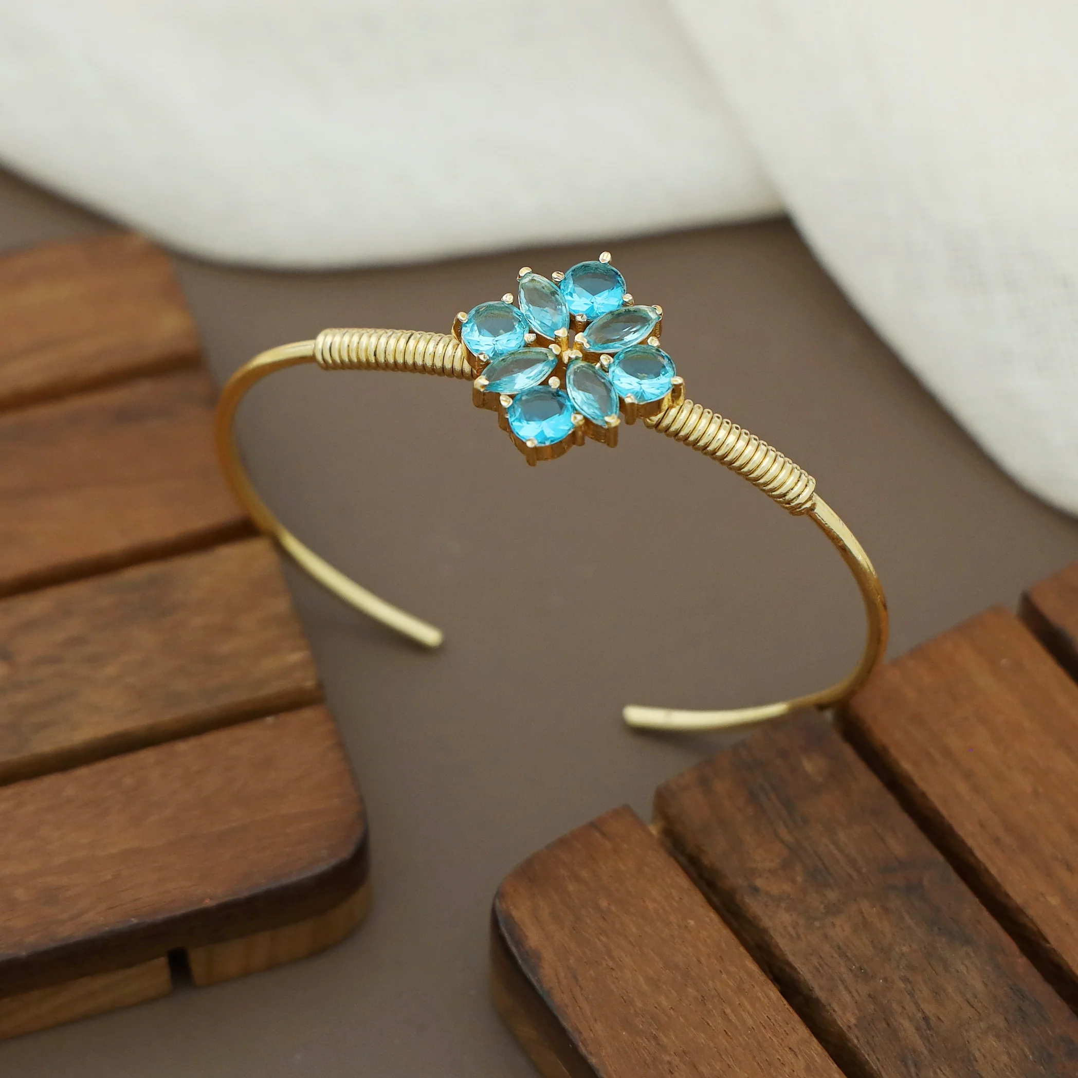 Glossy Floral Radiant Binded Bangle - Image 6
