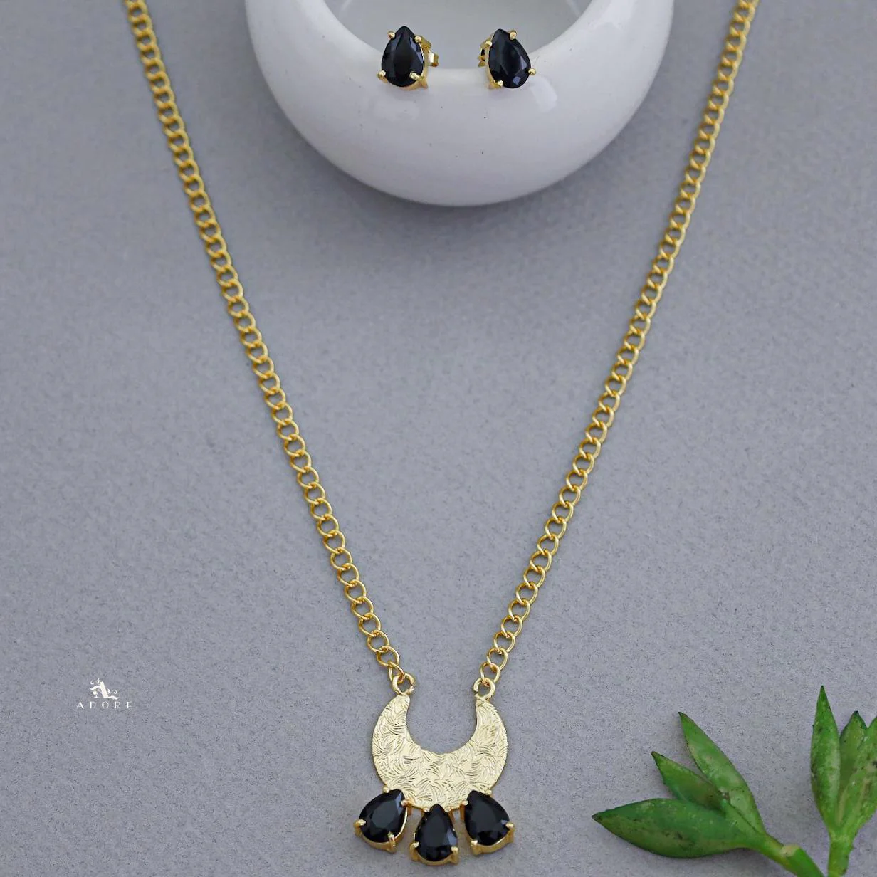 Glossy Half Moon Tri Drop Neckpiece With Stud - Image 8