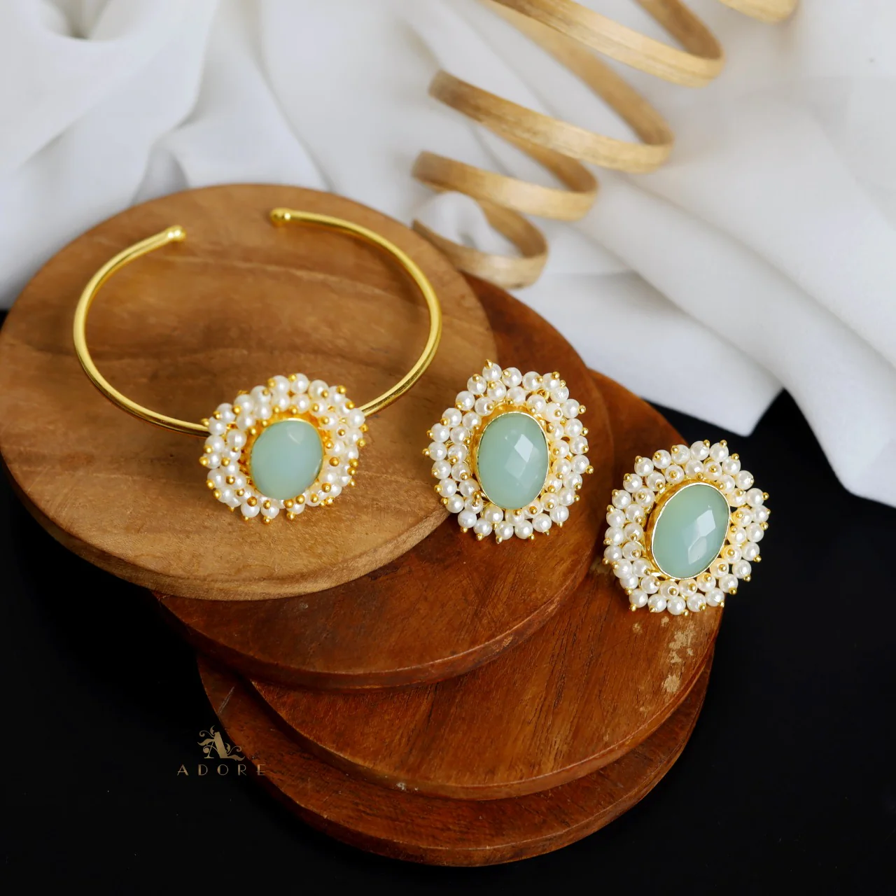 Glossy Halina Pearl Bracelet With Earring - Image 10
