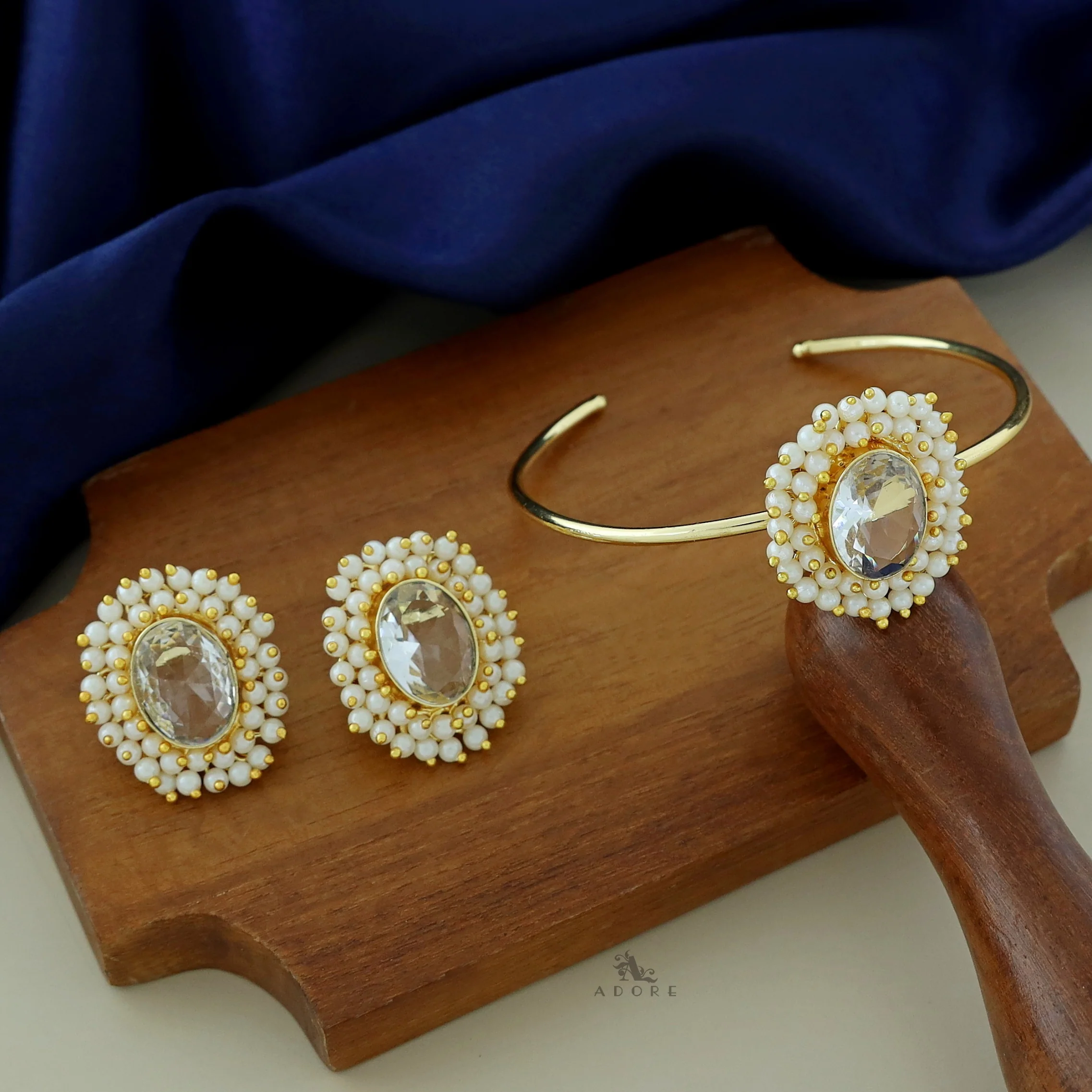 Glossy Halina Pearl Bracelet With Earring - Image 15