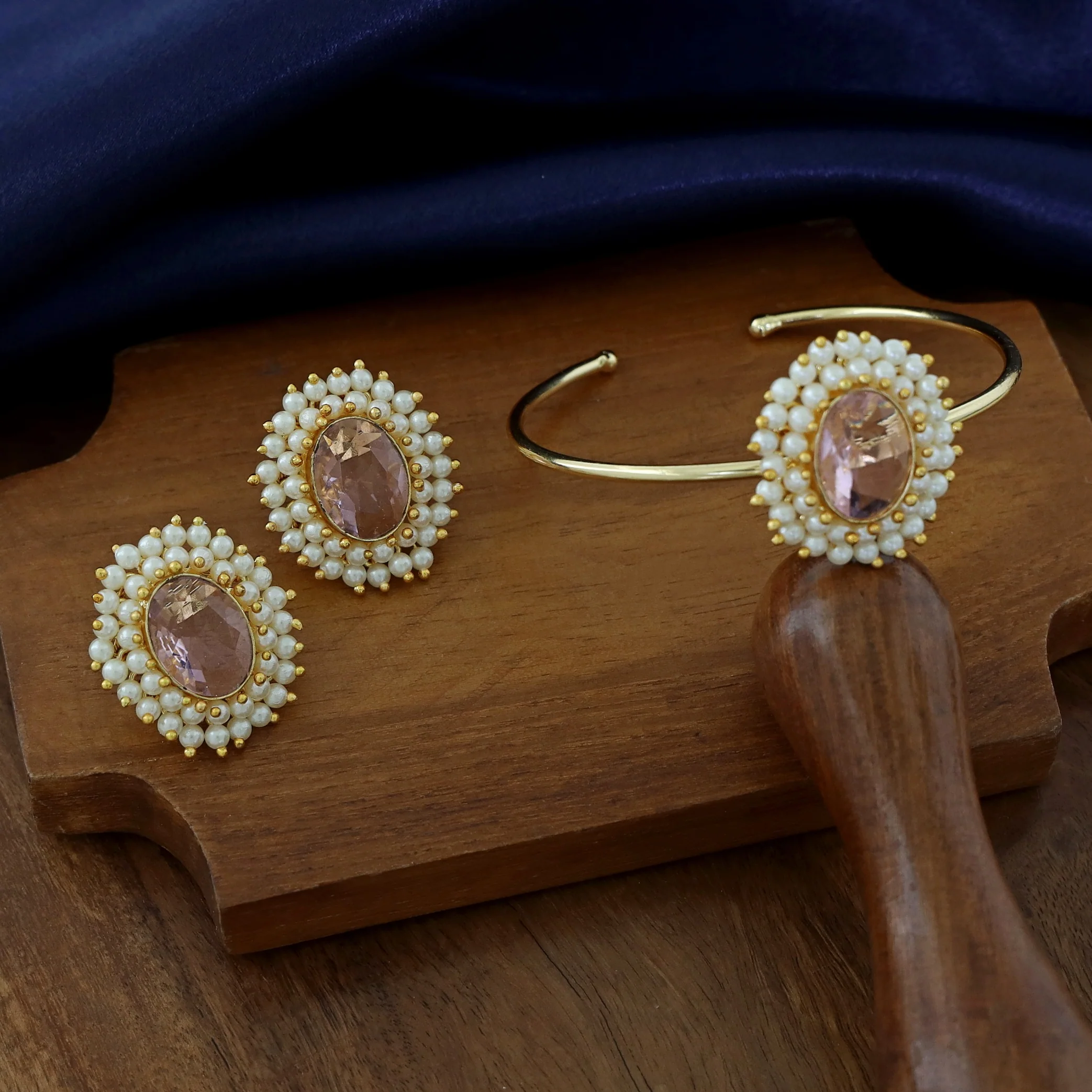Glossy Halina Pearl Bracelet With Earring - Image 2