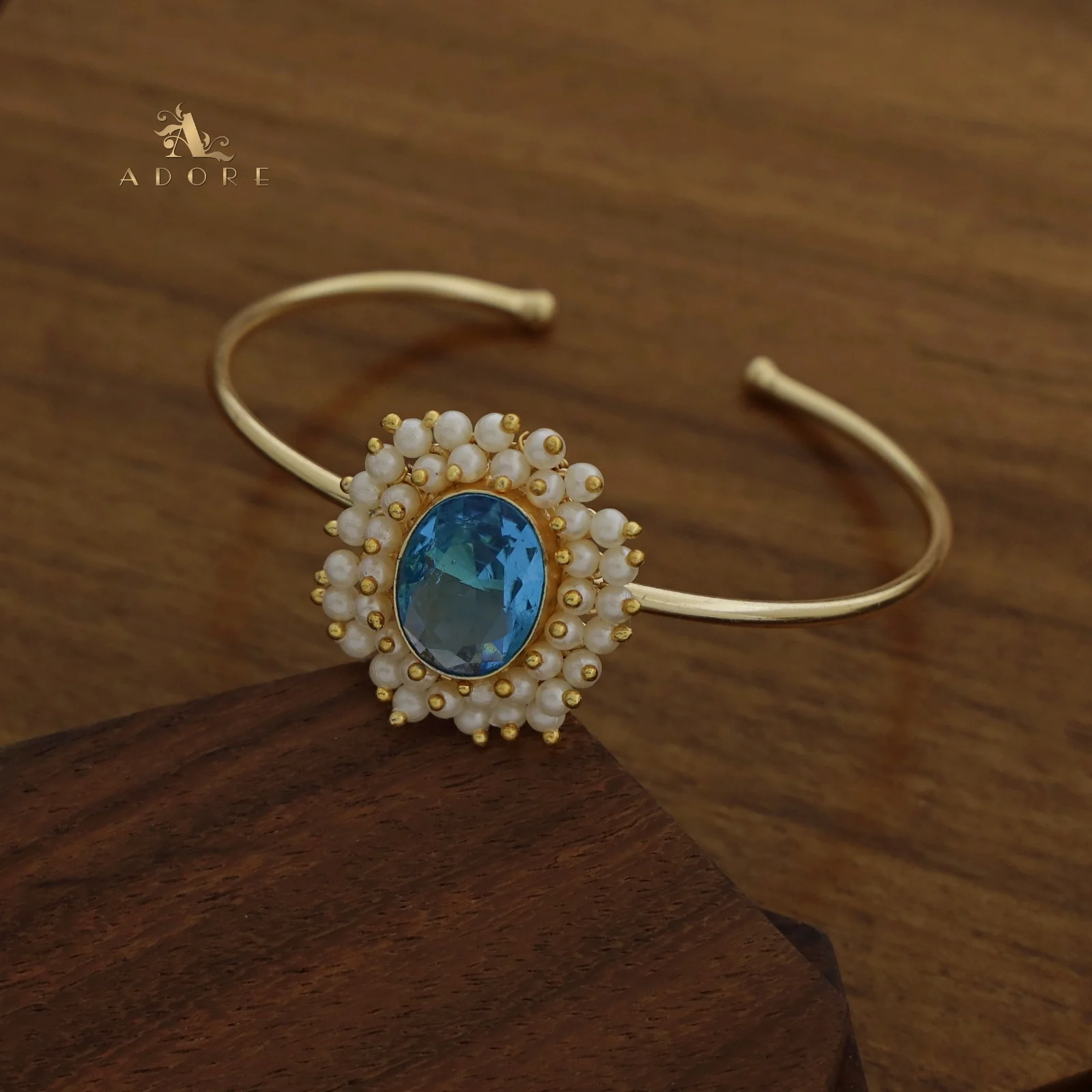 Glossy Halina Pearl Bracelet With Earring - Image 8