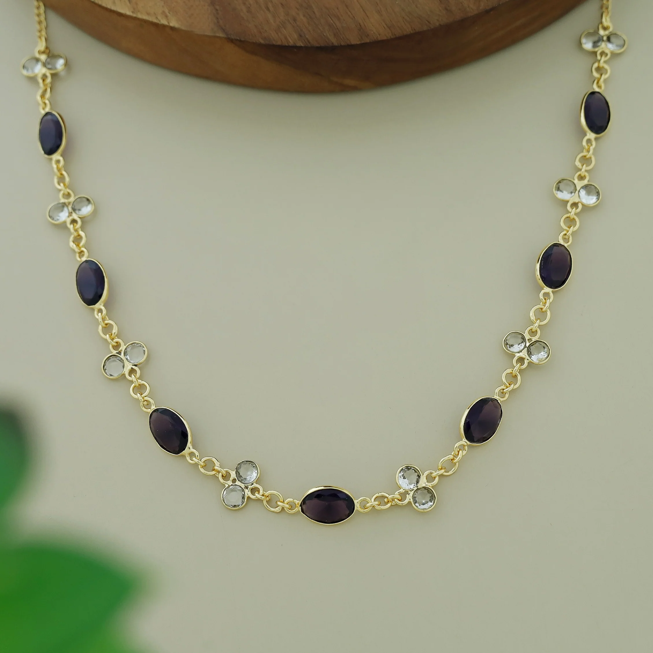 Lorea Glossy Neckpiece - Image 4