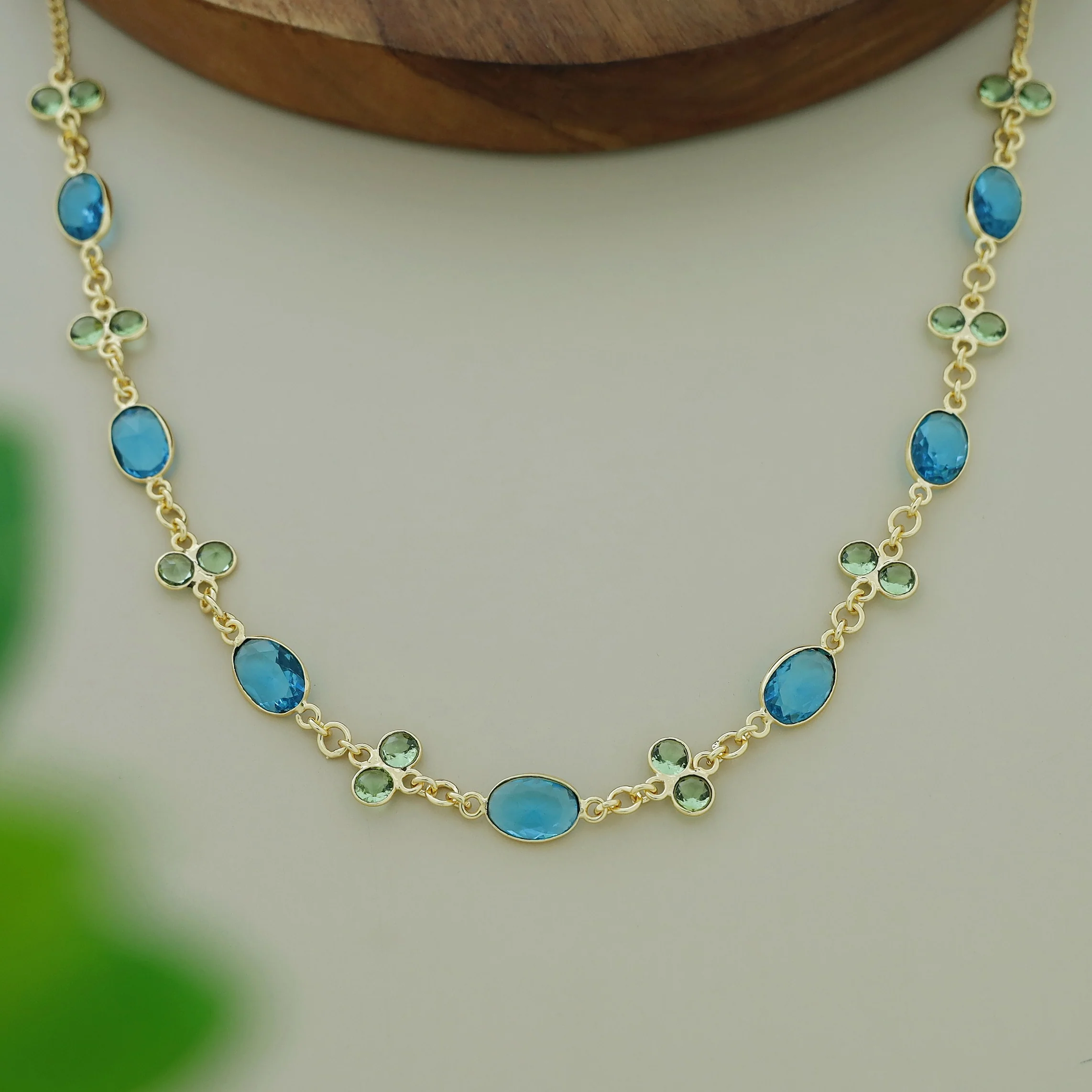 Lorea Glossy Neckpiece - Image 5