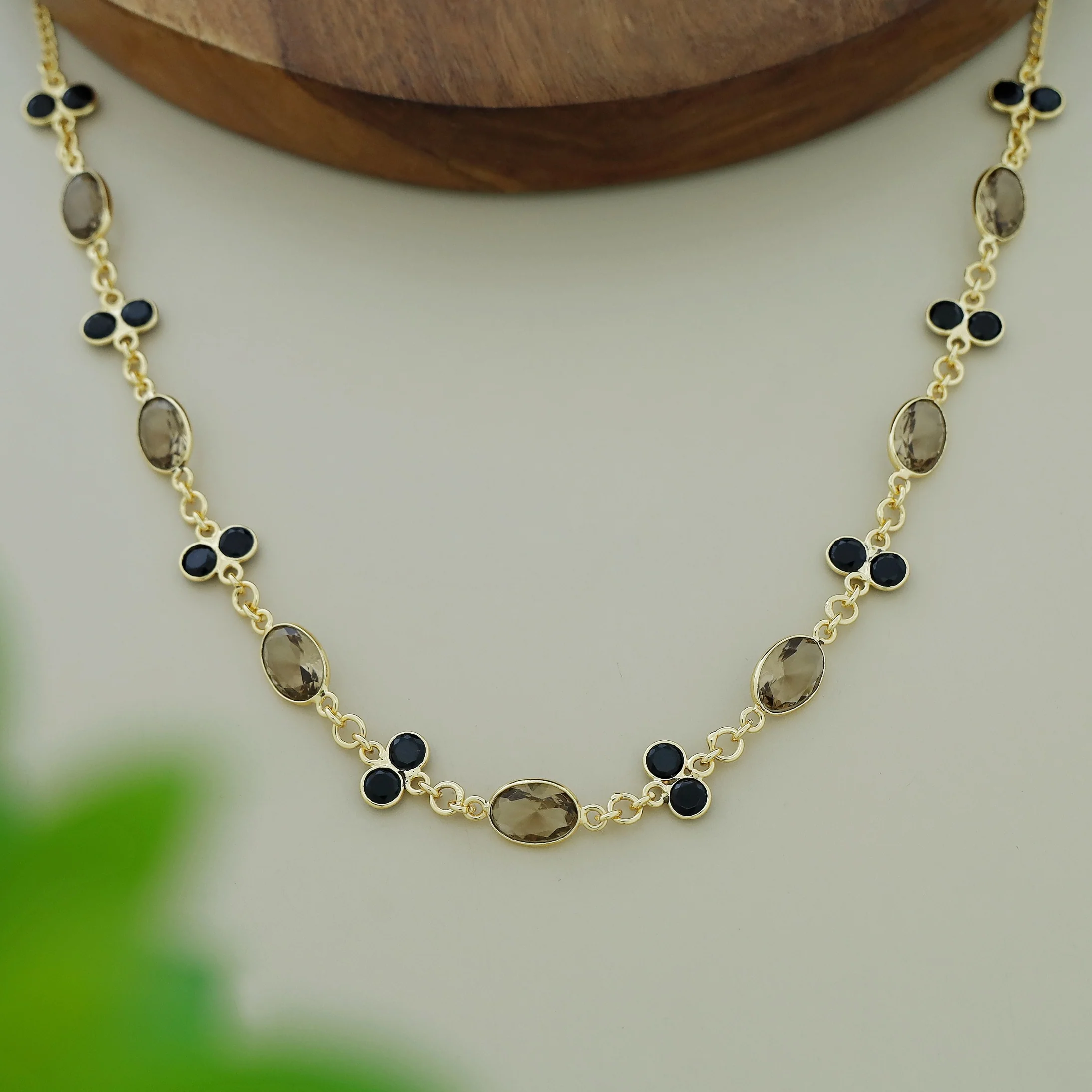 Lorea Glossy Neckpiece - Image 6