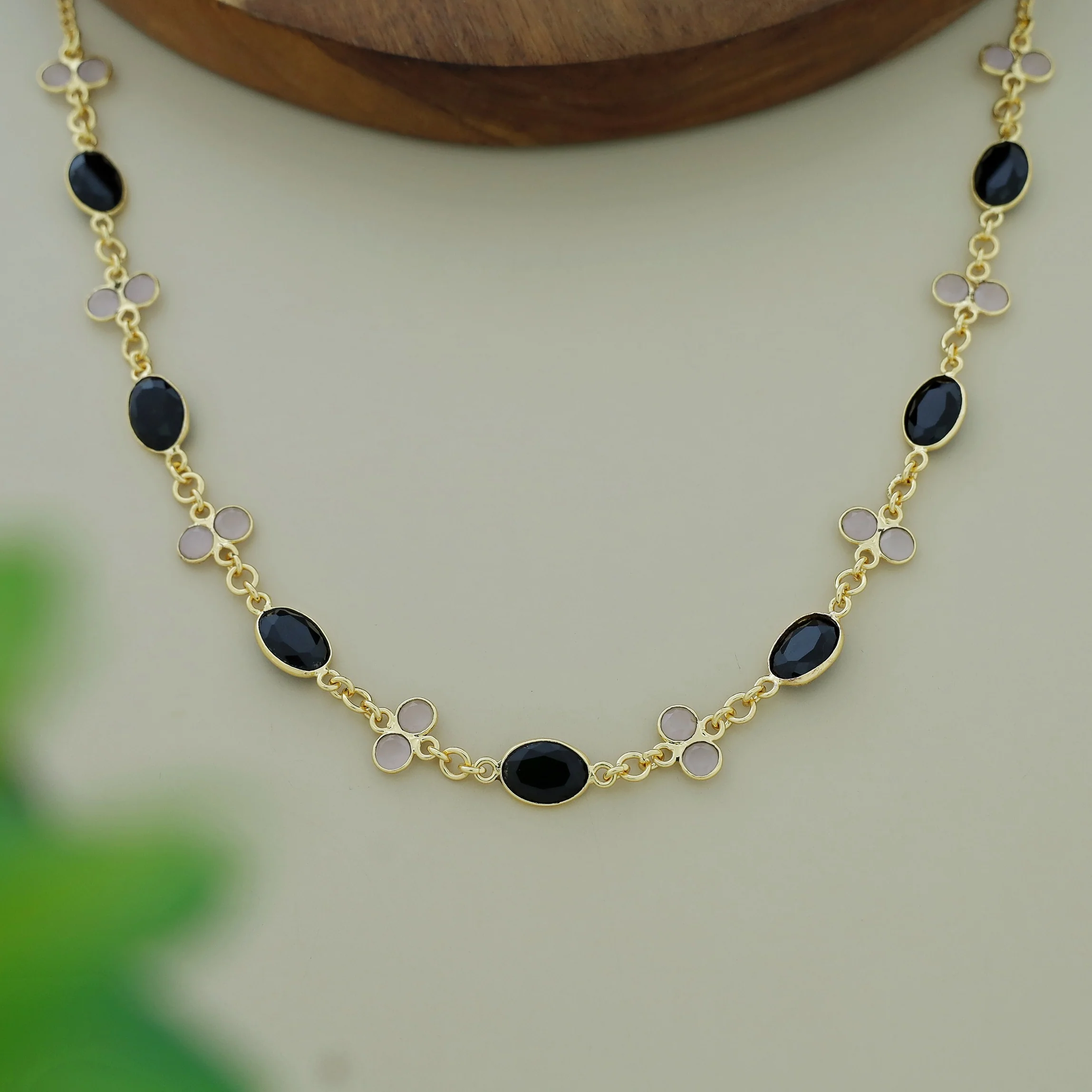 Lorea Glossy Neckpiece - Image 7