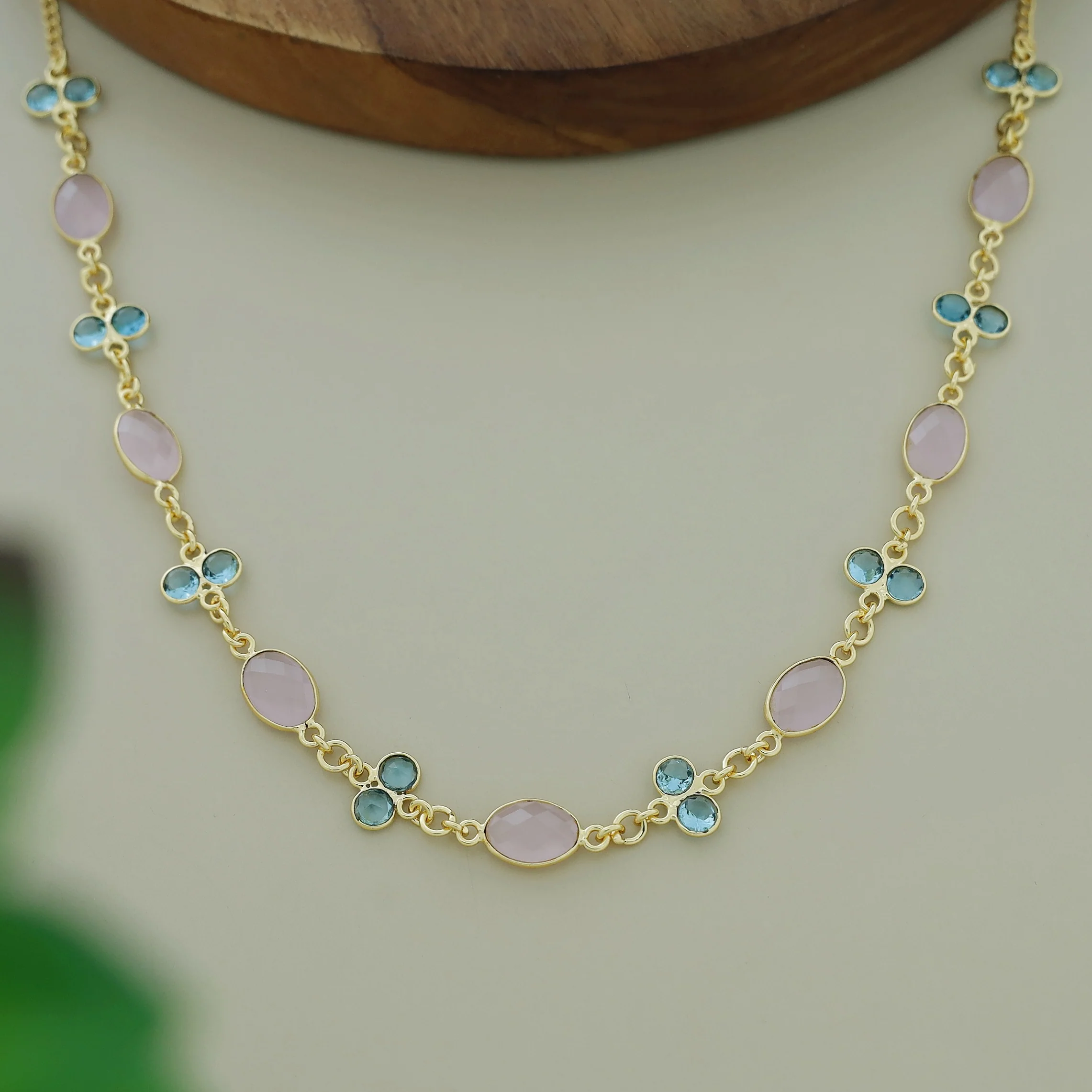 Lorea Glossy Neckpiece - Image 9