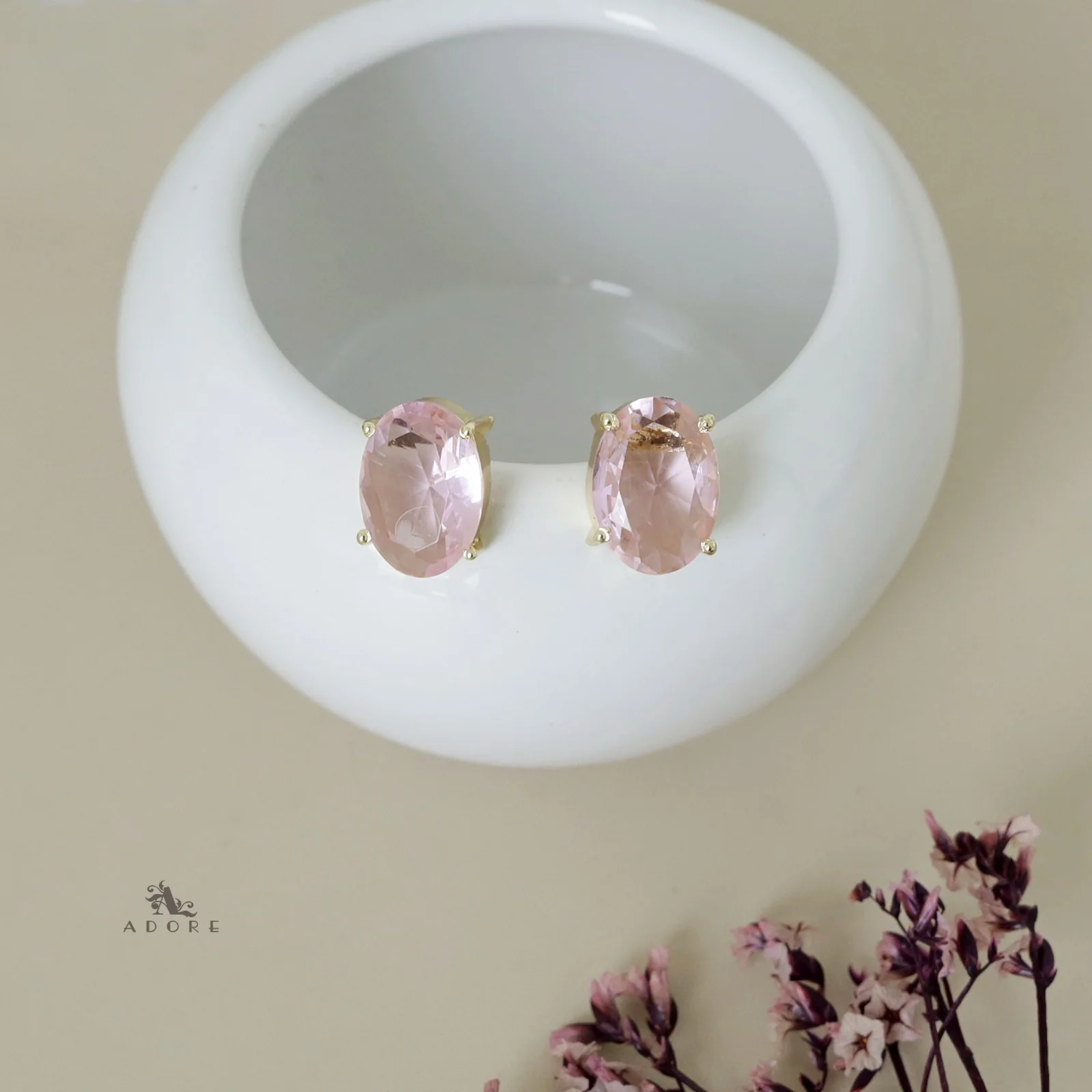 Glossy Oval Claw Neckpiece with Studs - Image 3