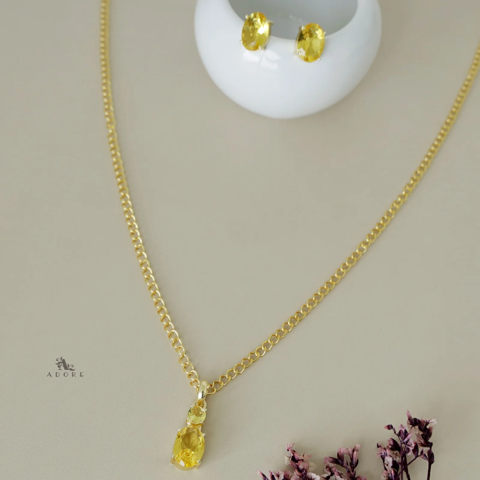 Glossy Oval Claw Neckpiece with Studs - Image 7
