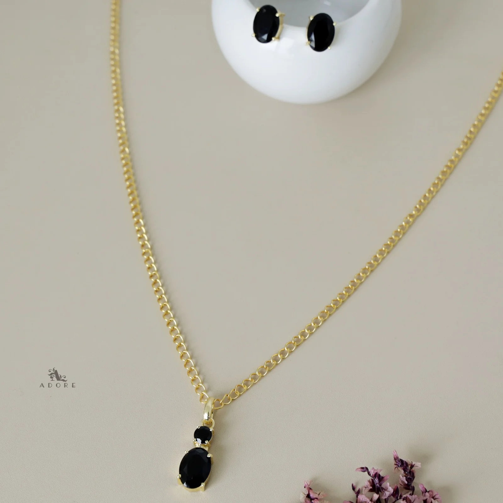 Glossy Oval Claw Neckpiece with Studs - Image 8