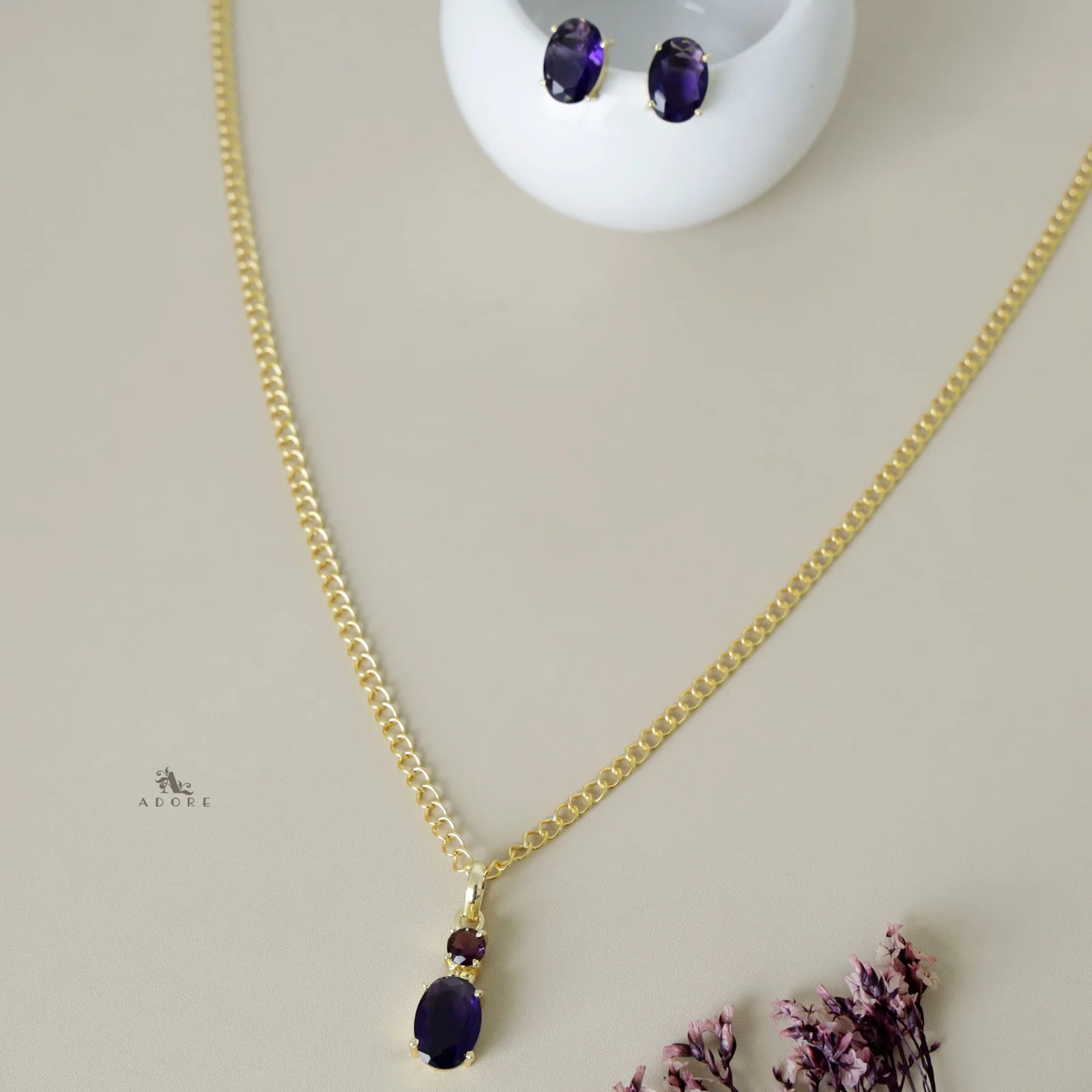 Glossy Oval Claw Neckpiece with Studs - Image 9