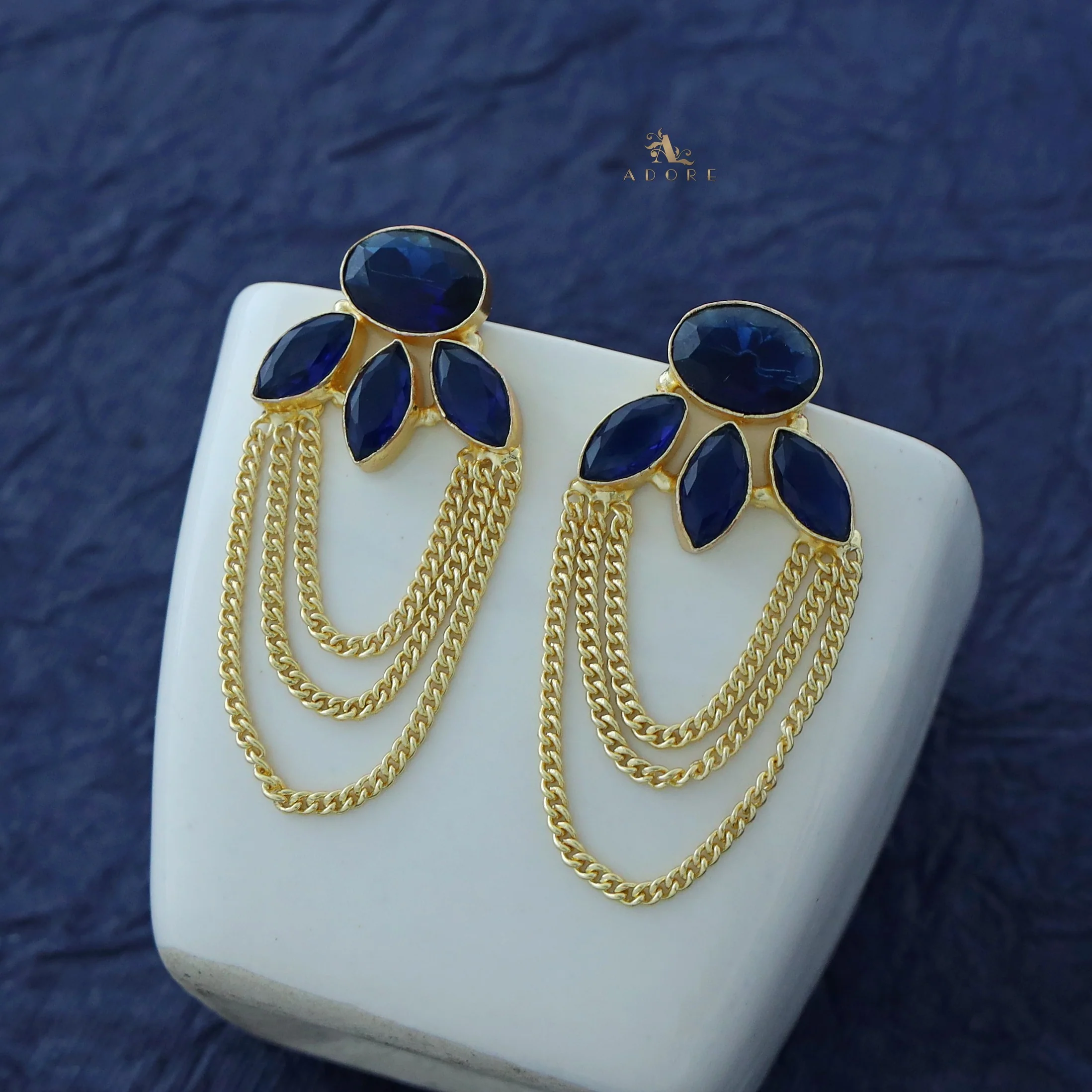 Glossy Oval Tri Leaf Chain Earring - Image 2